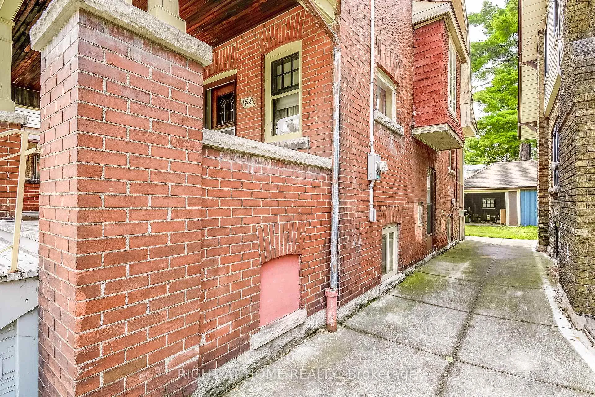 Photo 37 of 182 Balmoral Avenue S, Hamilton, Delta — HOMEH