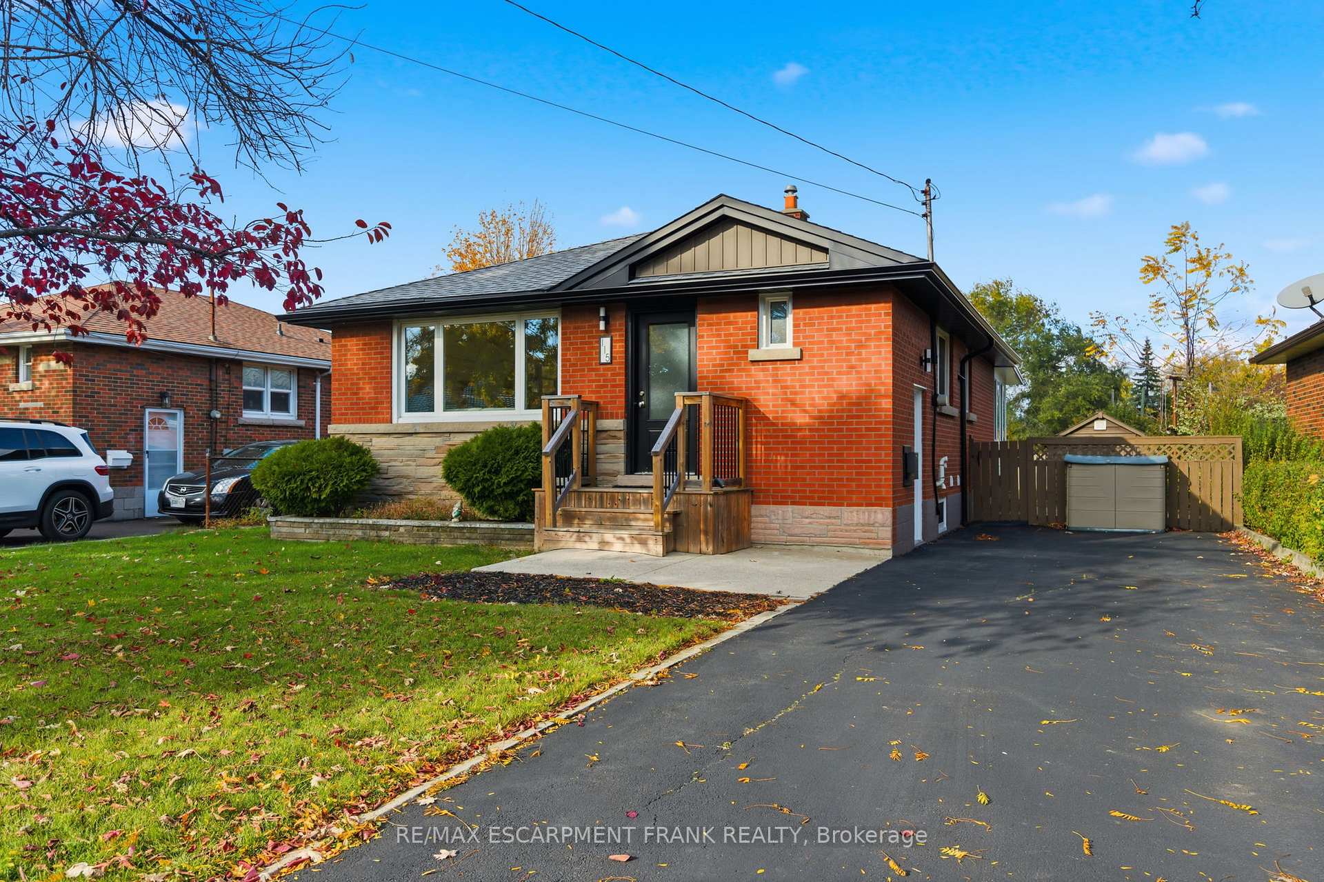 Photo 1 of 115 Mcelroy Road E, Hamilton, Balfour — HOMEH