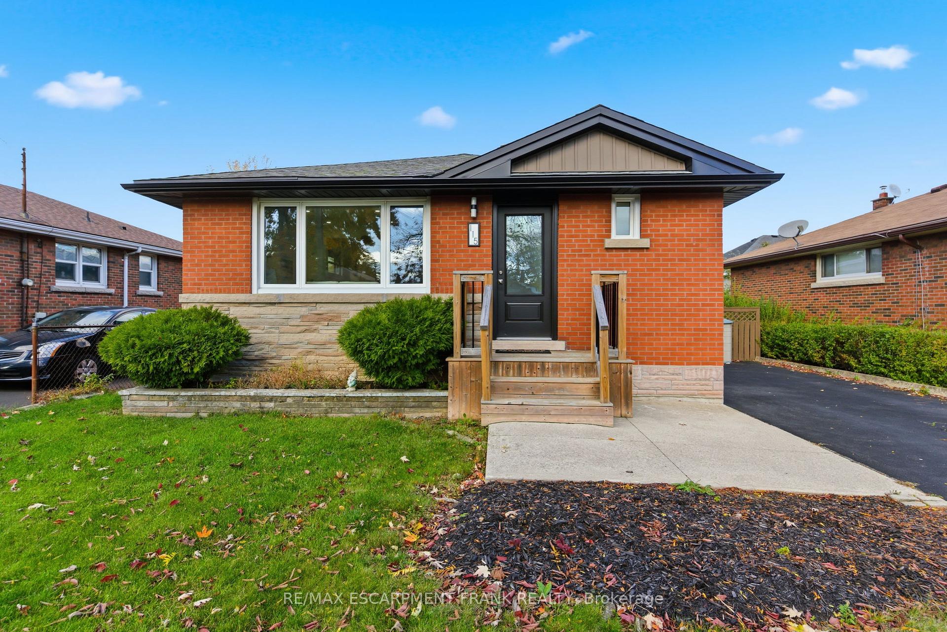 Photo 2 of 115 Mcelroy Road E, Hamilton, Balfour — HOMEH
