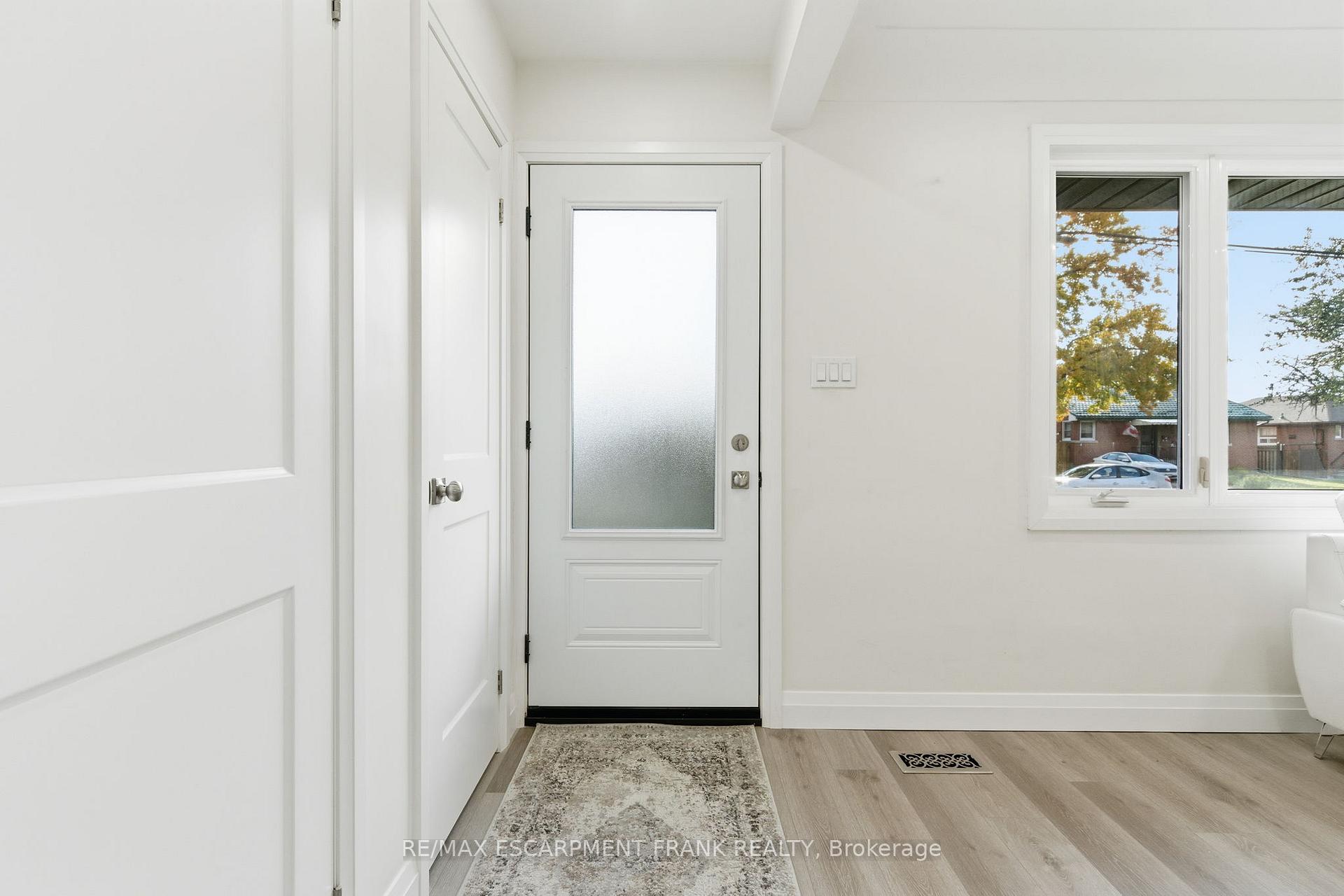 Photo 3 of 115 Mcelroy Road E, Hamilton, Balfour — HOMEH