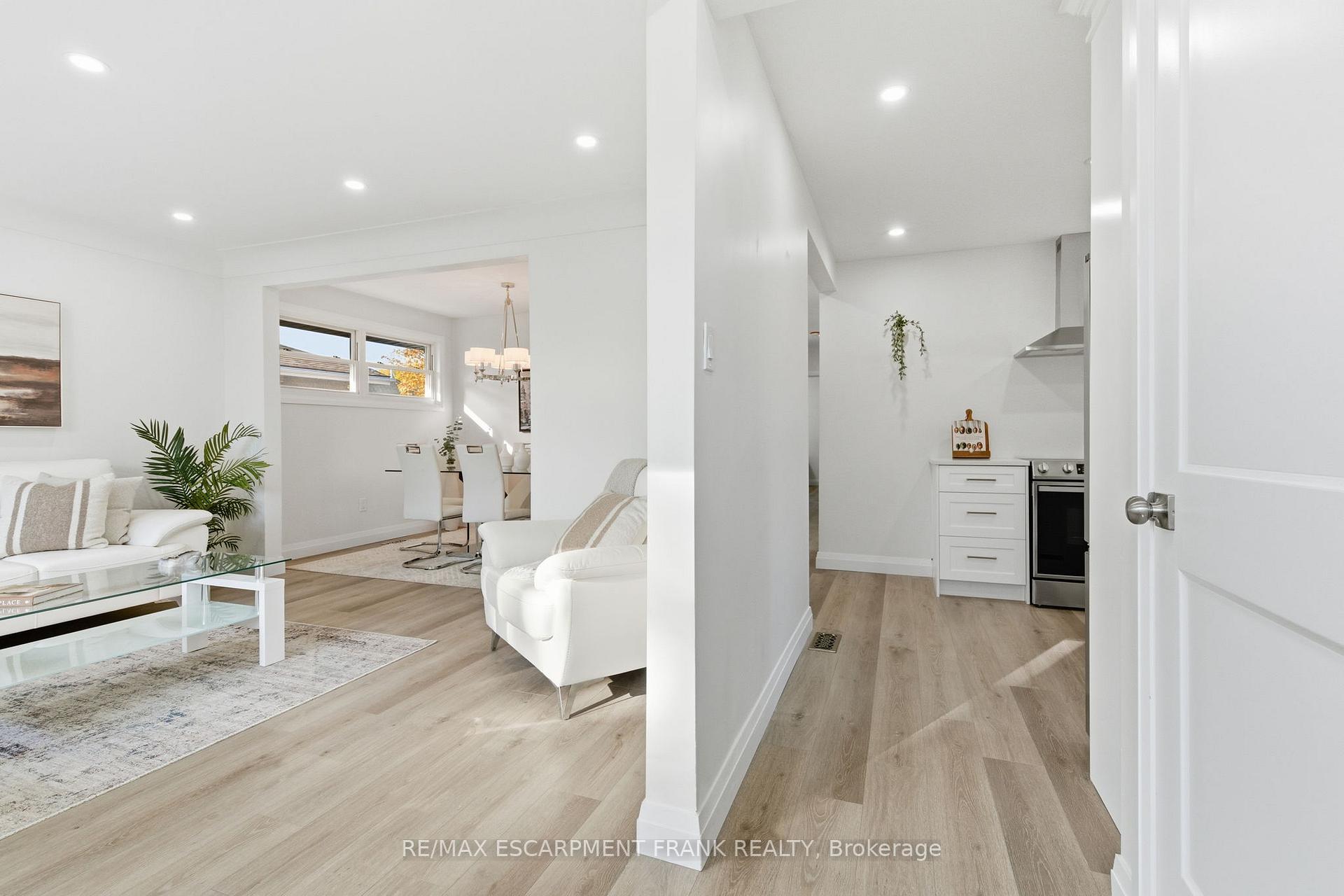 Photo 4 of 115 Mcelroy Road E, Hamilton, Balfour — HOMEH