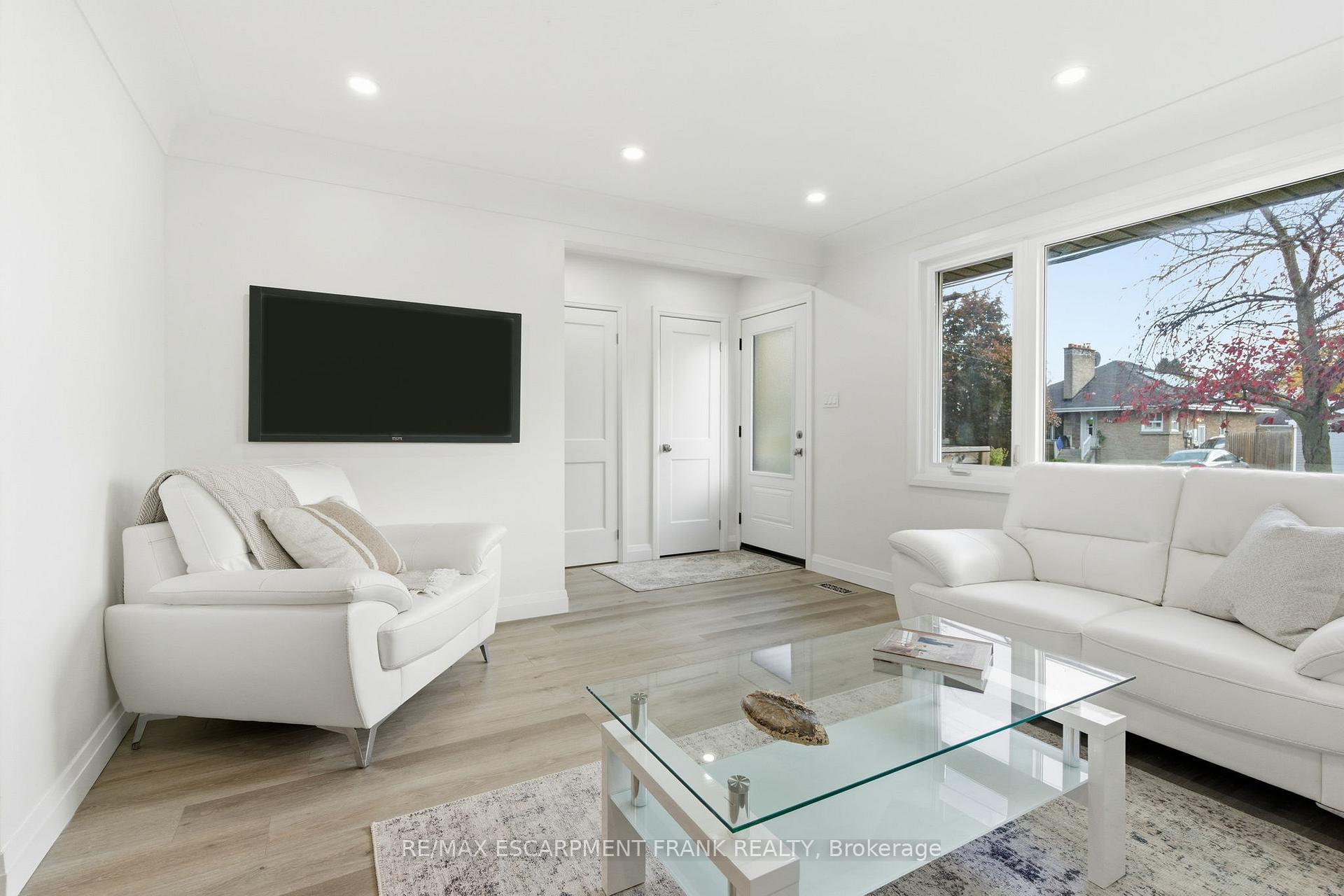 Photo 7 of 115 Mcelroy Road E, Hamilton, Balfour — HOMEH