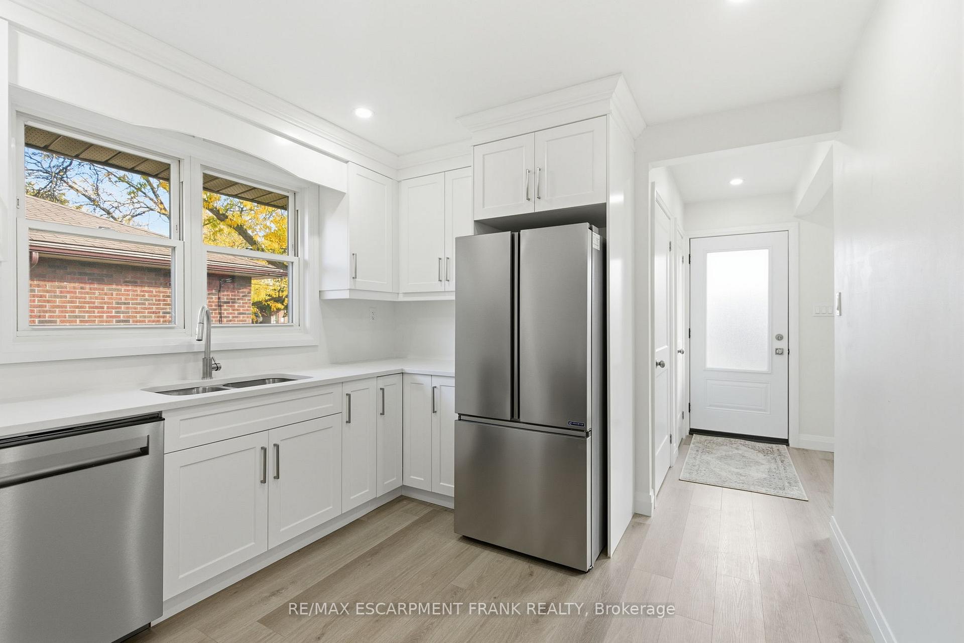 Photo 11 of 115 Mcelroy Road E, Hamilton, Balfour — HOMEH