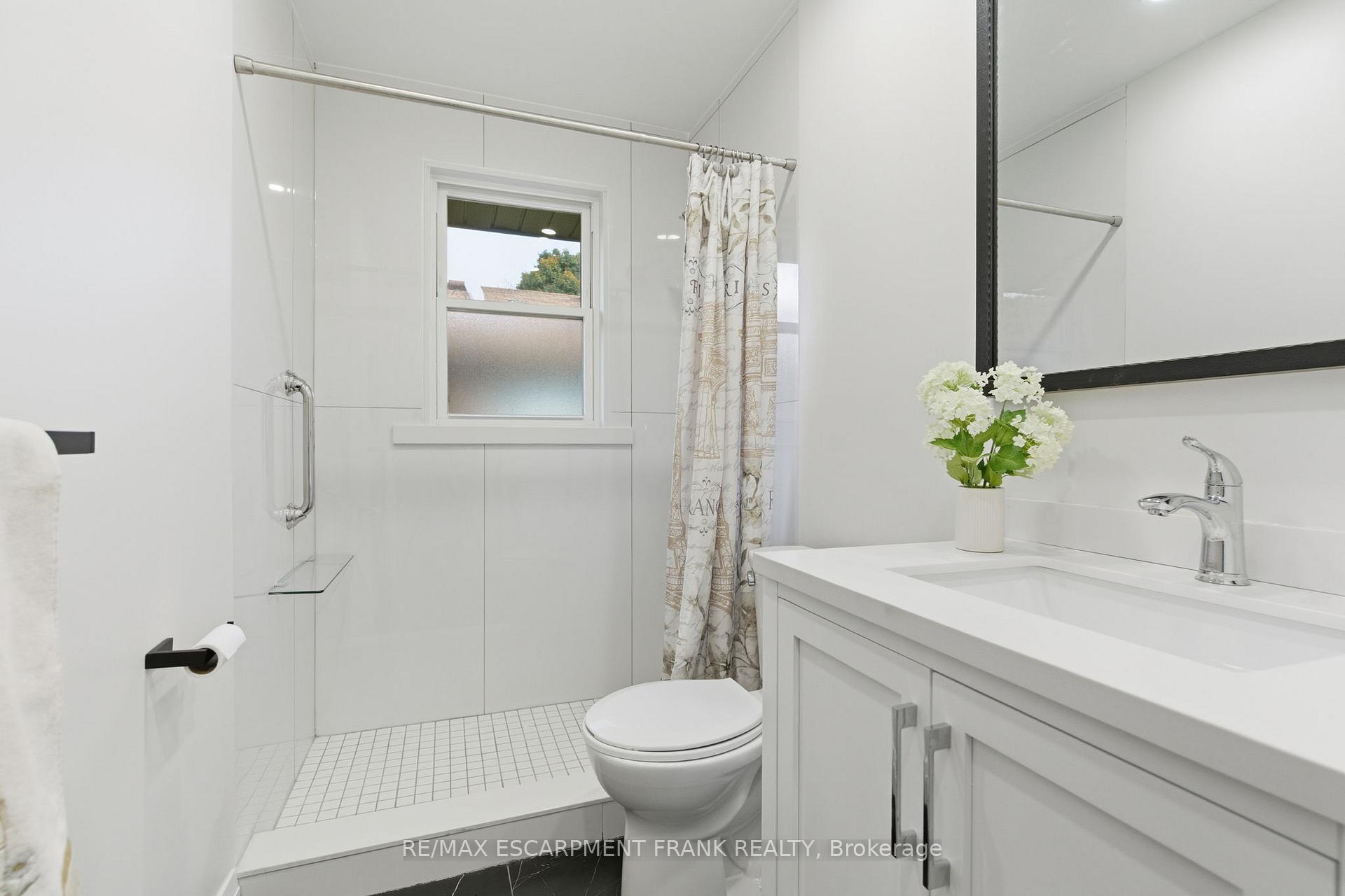 Photo 13 of 115 Mcelroy Road E, Hamilton, Balfour — HOMEH