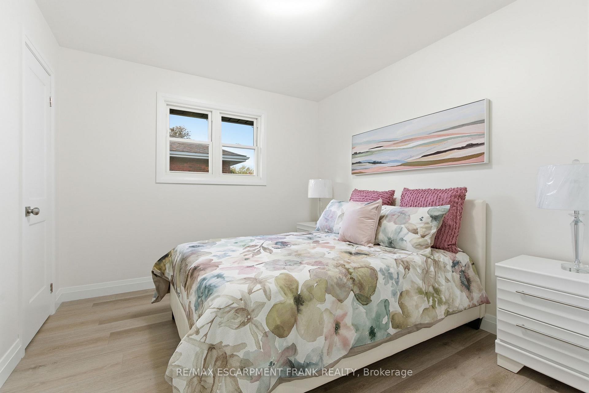 Photo 14 of 115 Mcelroy Road E, Hamilton, Balfour — HOMEH