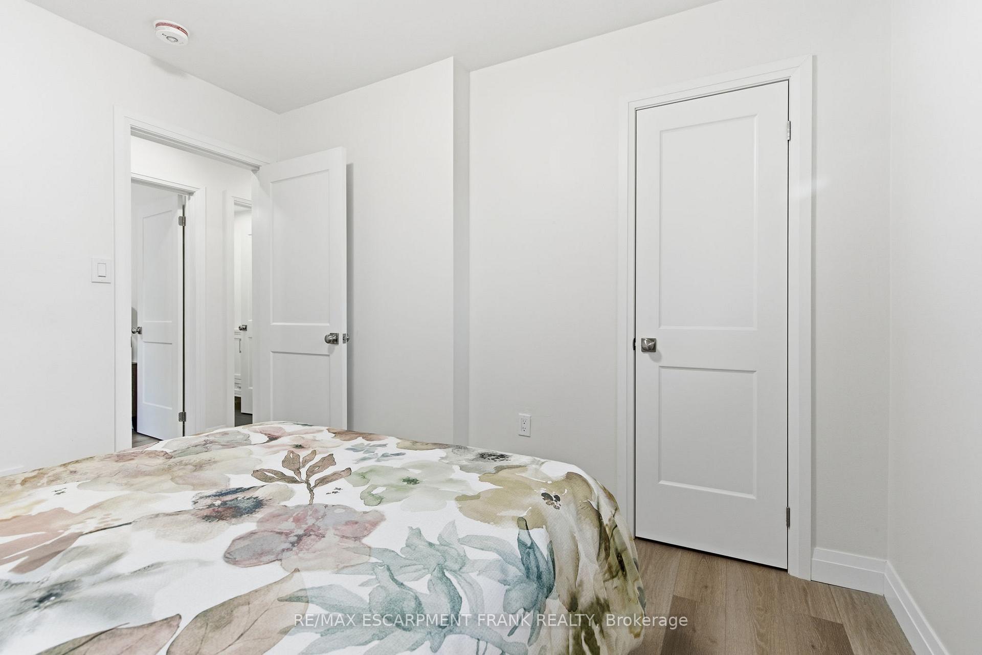 Photo 15 of 115 Mcelroy Road E, Hamilton, Balfour — HOMEH