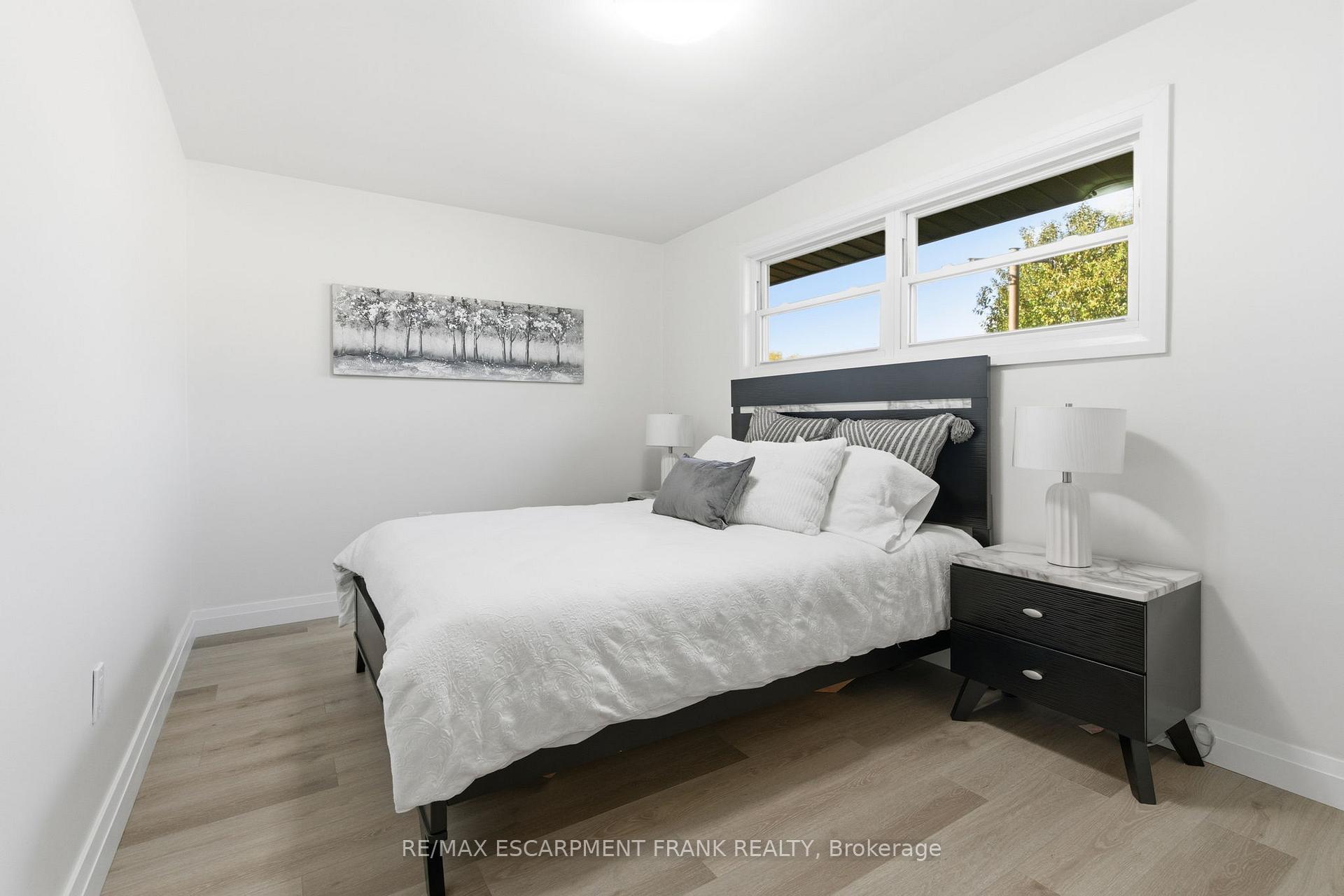 Photo 16 of 115 Mcelroy Road E, Hamilton, Balfour — HOMEH