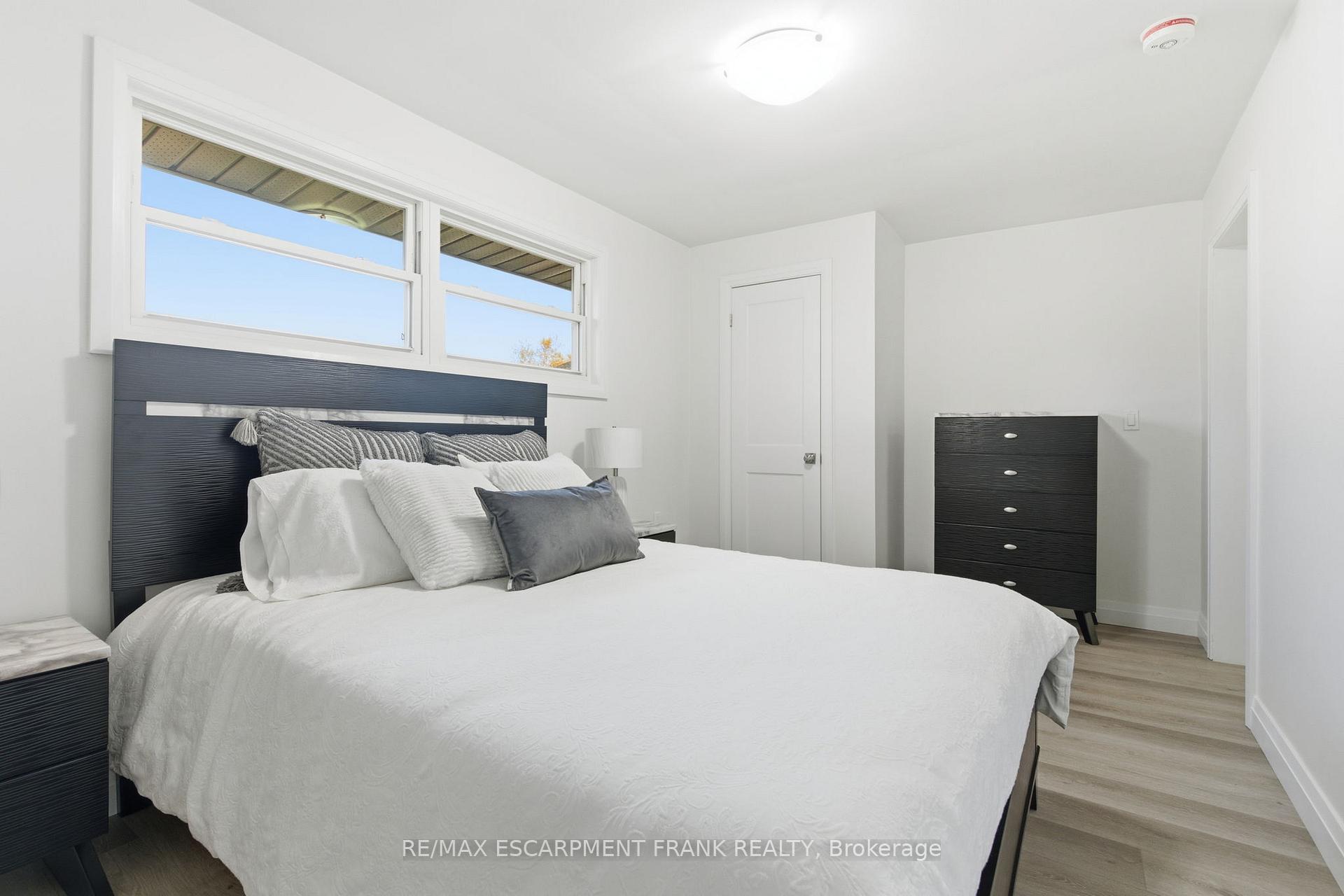 Photo 17 of 115 Mcelroy Road E, Hamilton, Balfour — HOMEH