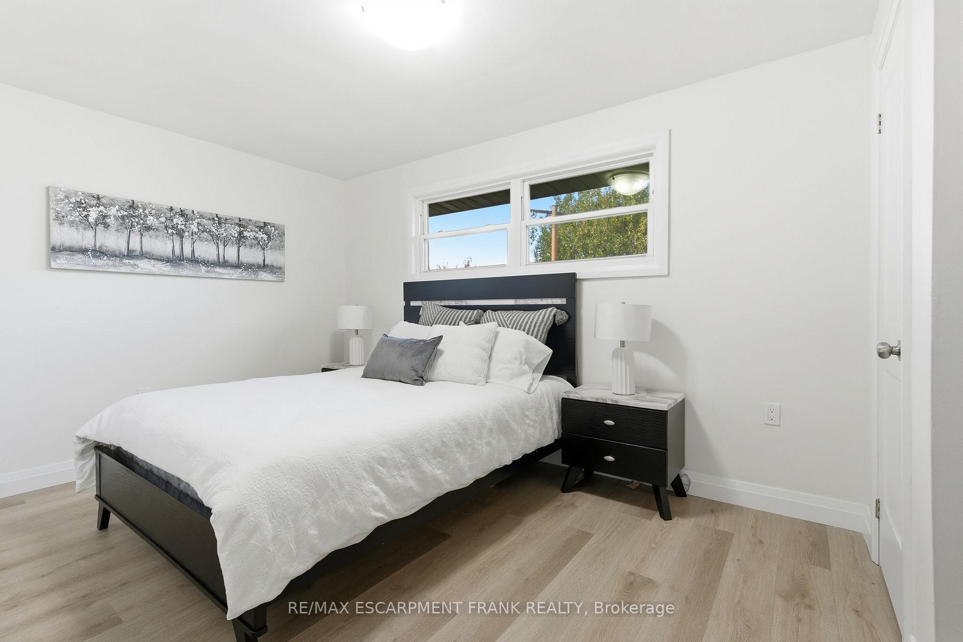 Photo 18 of 115 Mcelroy Road E, Hamilton, Balfour — HOMEH