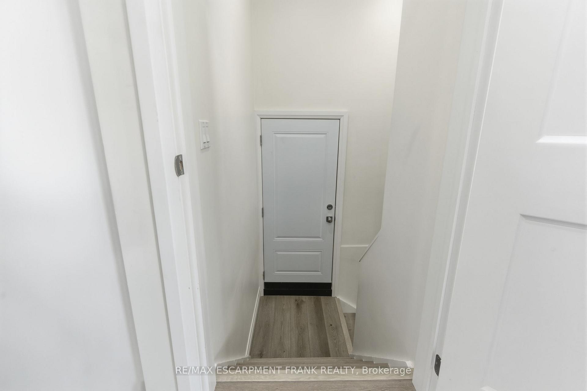 Photo 23 of 115 Mcelroy Road E, Hamilton, Balfour — HOMEH