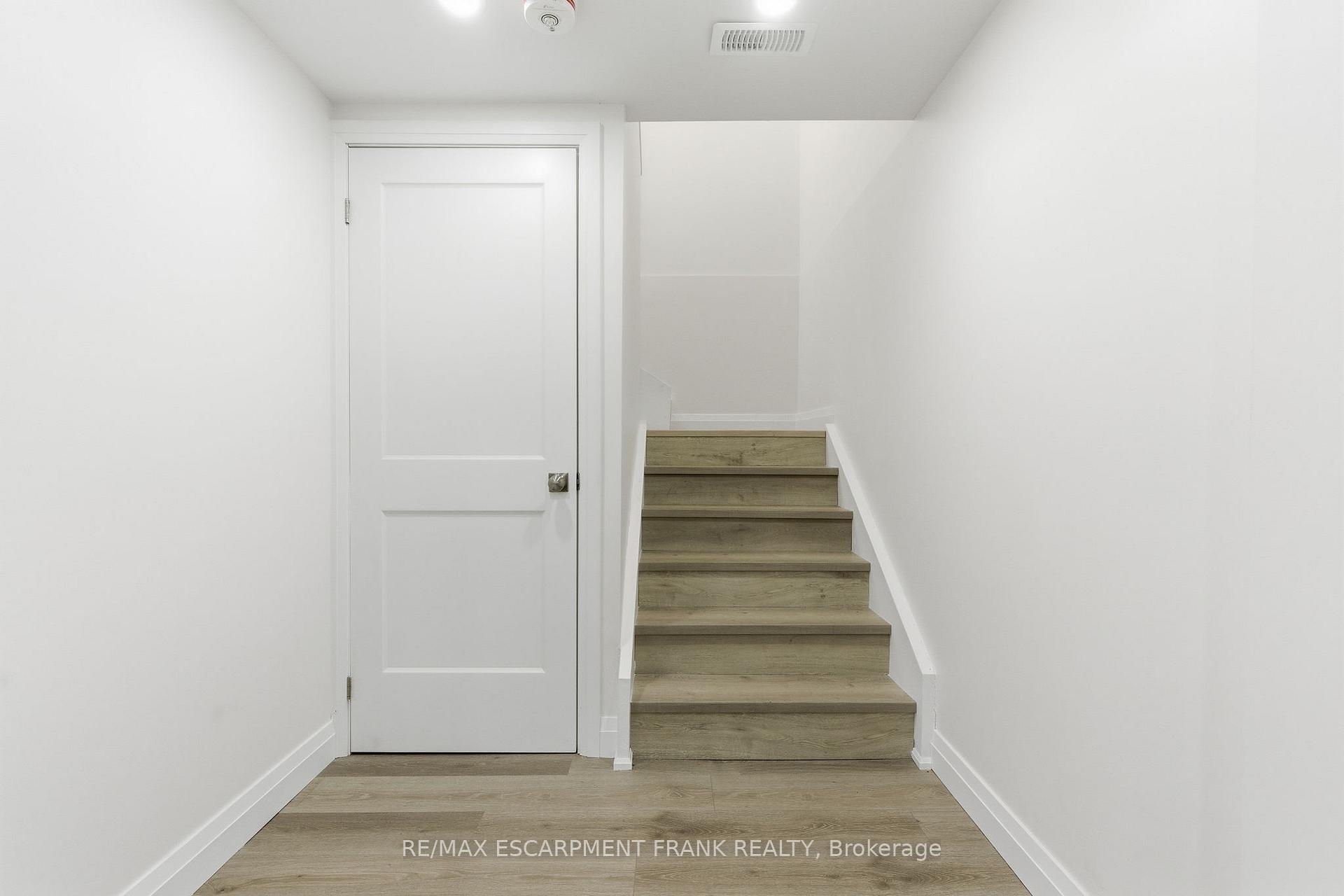 Photo 24 of 115 Mcelroy Road E, Hamilton, Balfour — HOMEH