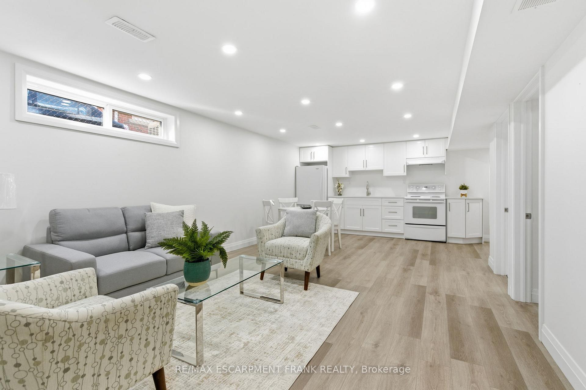Photo 25 of 115 Mcelroy Road E, Hamilton, Balfour — HOMEH