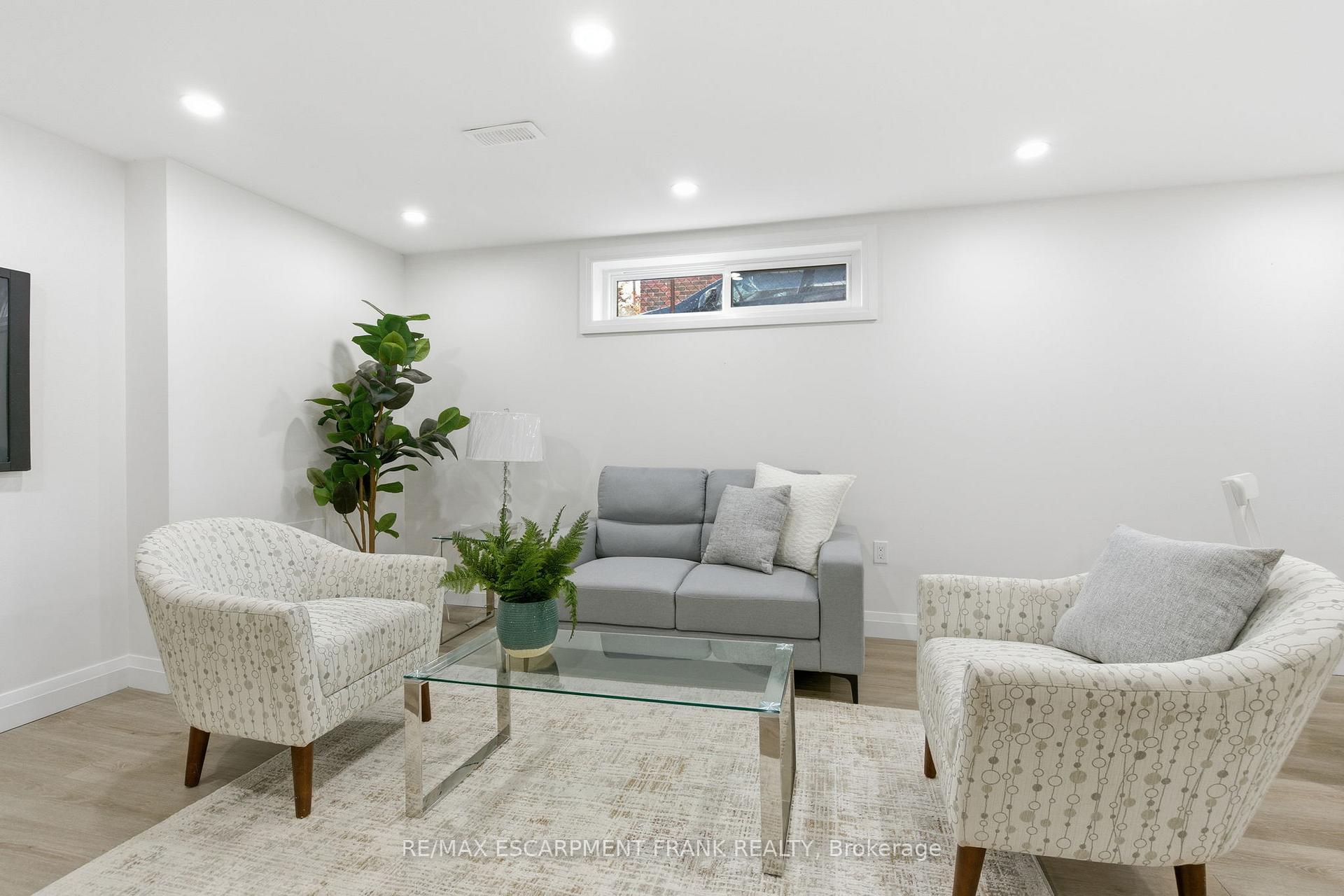 Photo 28 of 115 Mcelroy Road E, Hamilton, Balfour — HOMEH