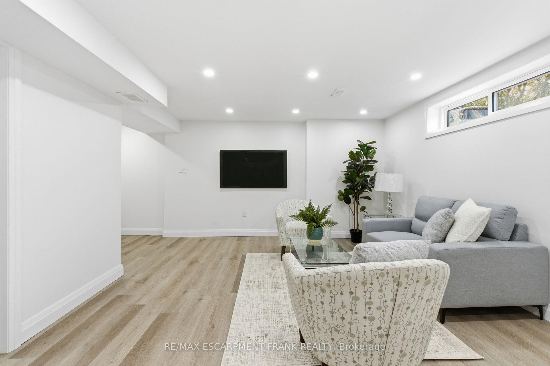 Photo 29 of 115 Mcelroy Road E, Hamilton, Balfour — HOMEH