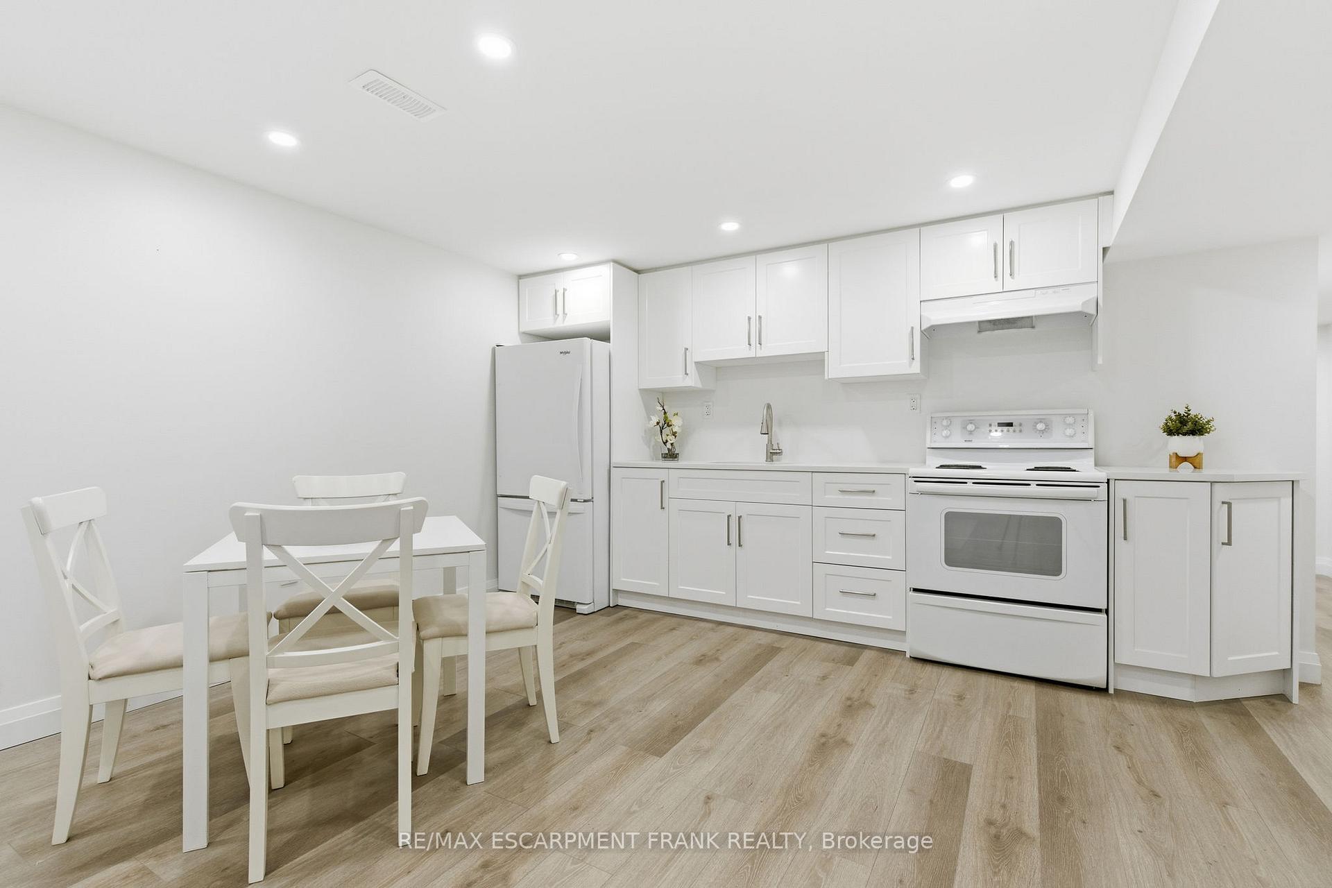 Photo 30 of 115 Mcelroy Road E, Hamilton, Balfour — HOMEH