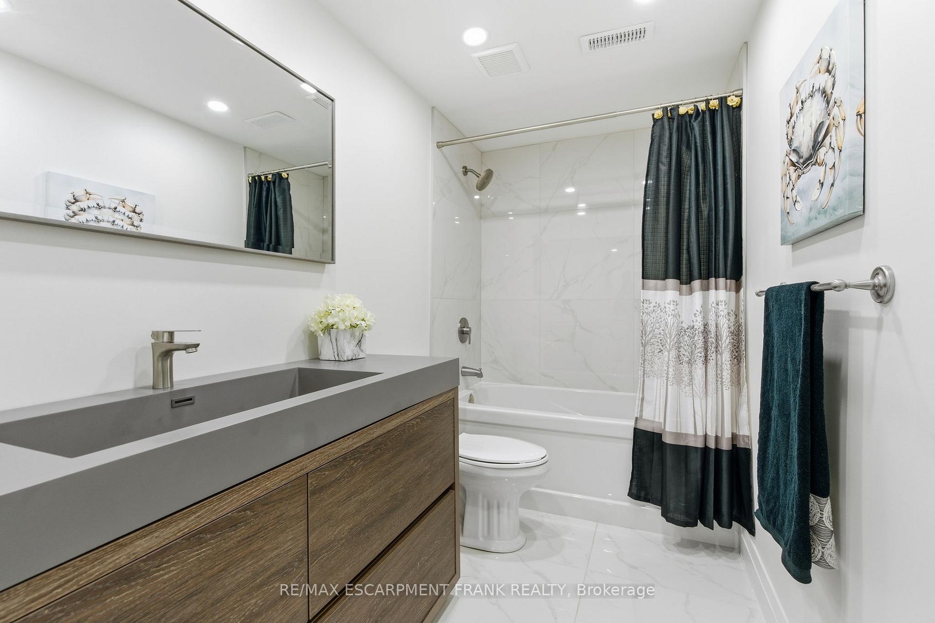 Photo 33 of 115 Mcelroy Road E, Hamilton, Balfour — HOMEH
