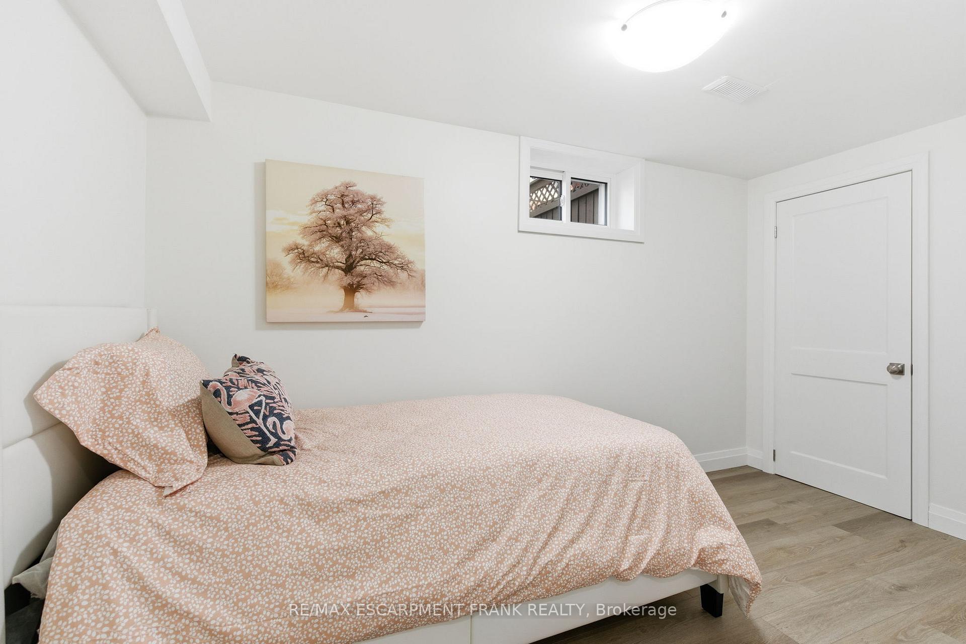 Photo 35 of 115 Mcelroy Road E, Hamilton, Balfour — HOMEH