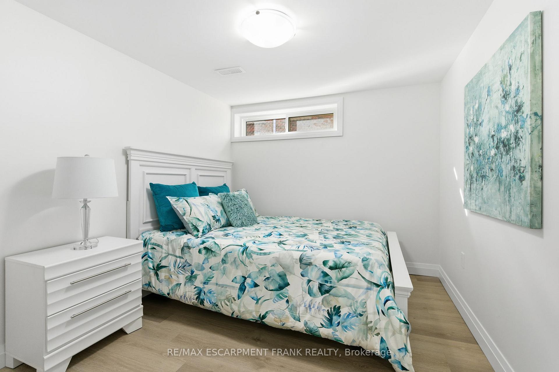 Photo 36 of 115 Mcelroy Road E, Hamilton, Balfour — HOMEH