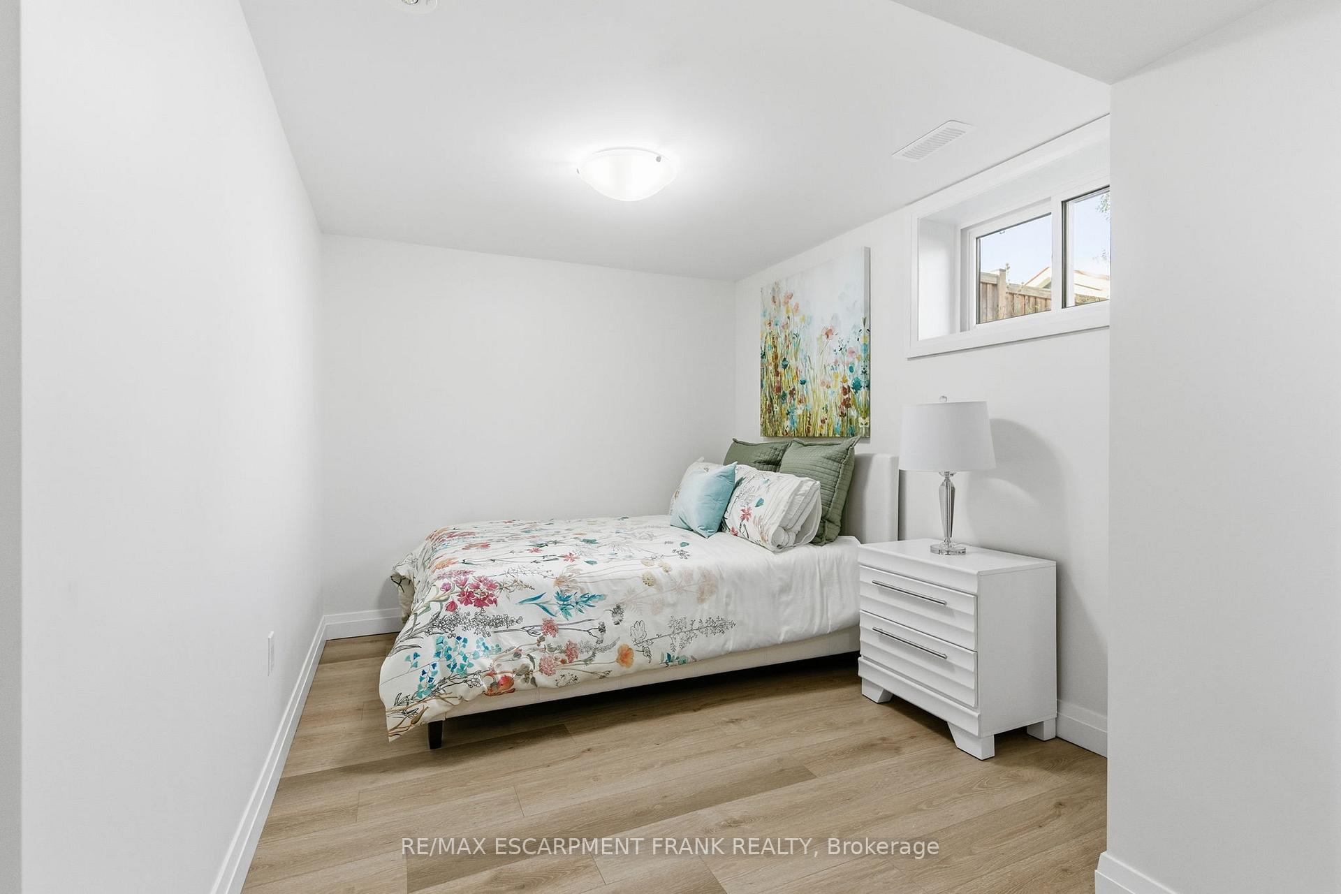 Photo 37 of 115 Mcelroy Road E, Hamilton, Balfour — HOMEH