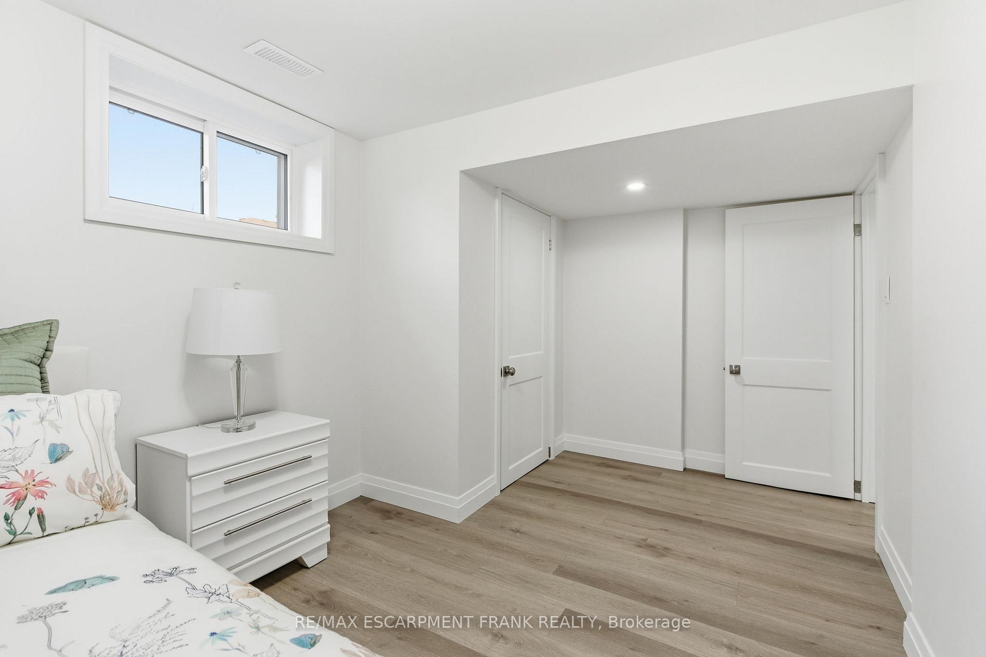 Photo 38 of 115 Mcelroy Road E, Hamilton, Balfour — HOMEH