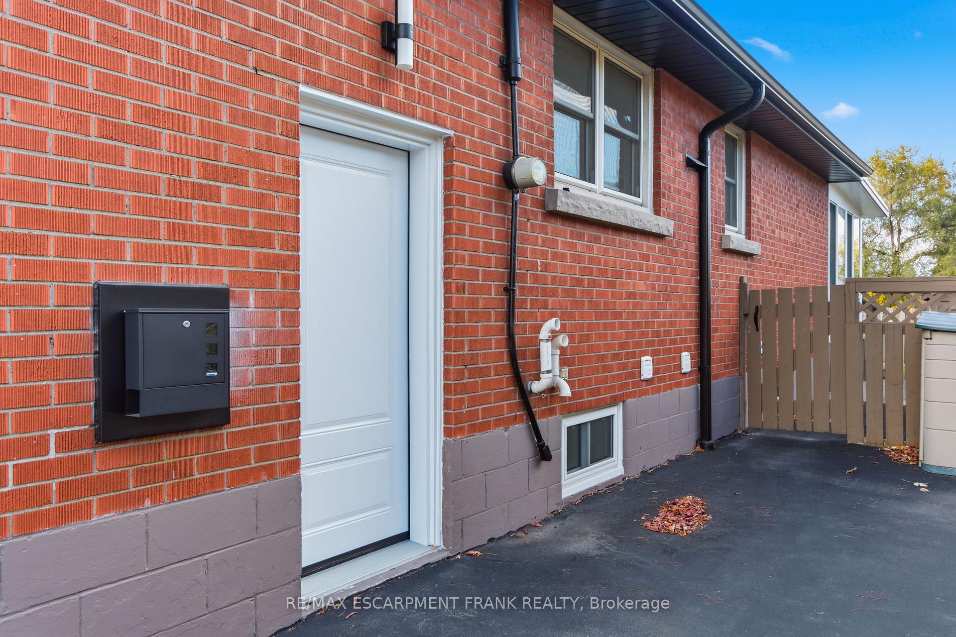 Photo 39 of 115 Mcelroy Road E, Hamilton, Balfour — HOMEH