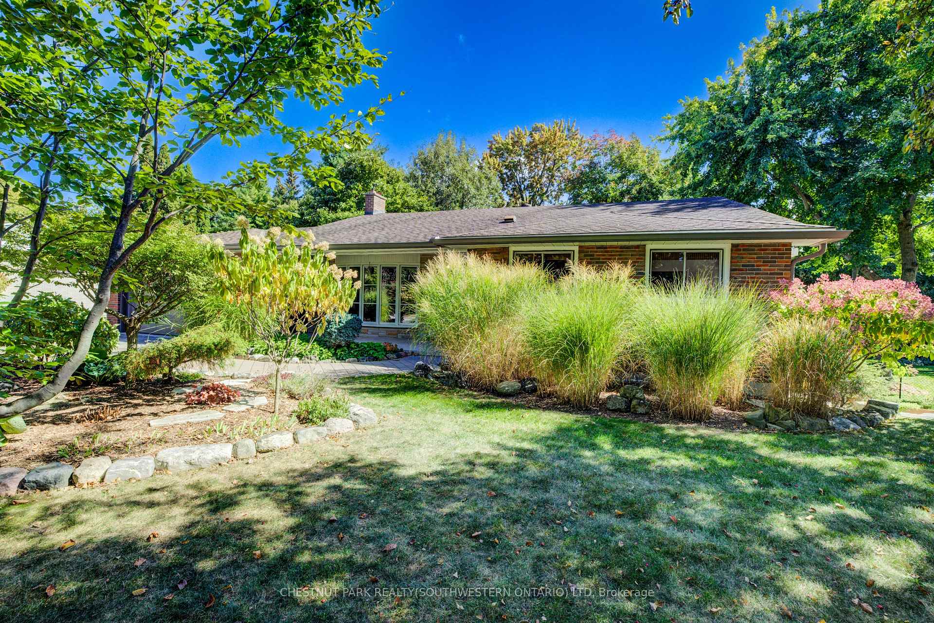 Photo 2 of 9 Monticello Crescent, Guelph, Kortright East — HOMEH