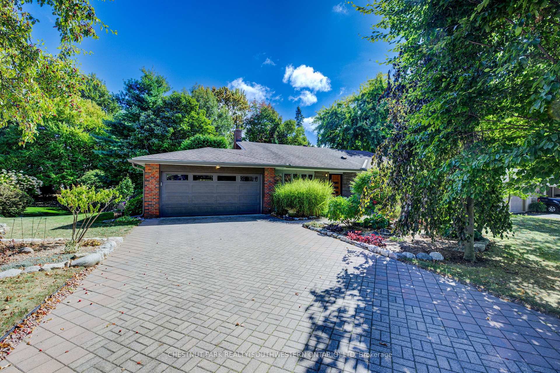 Photo 3 of 9 Monticello Crescent, Guelph, Kortright East — HOMEH