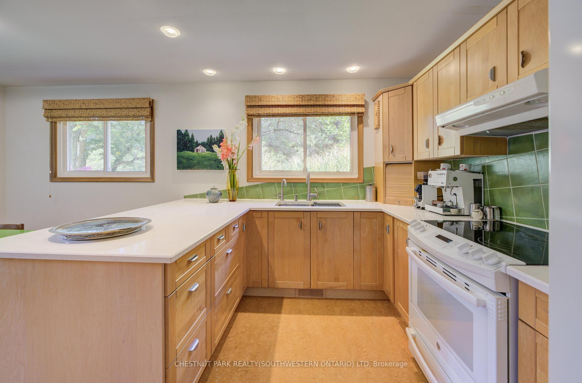 Photo 10 of 9 Monticello Crescent, Guelph, Kortright East — HOMEH