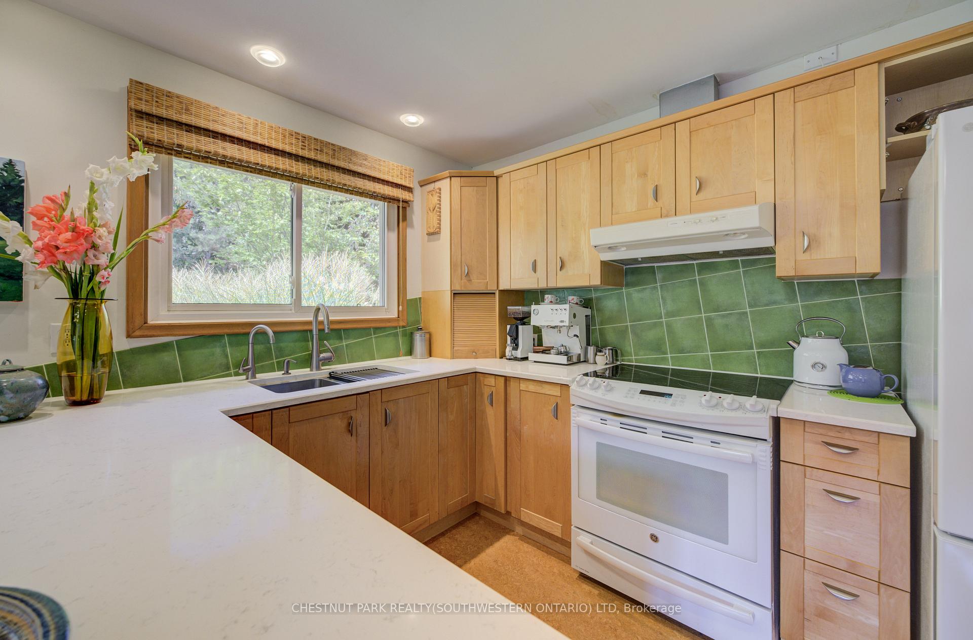 Photo 11 of 9 Monticello Crescent, Guelph, Kortright East — HOMEH