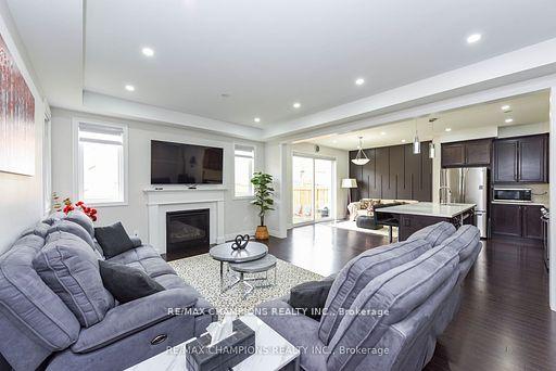 Photo 10 of 565 Kennedy Circle W, Milton, Cobban — HOMEH