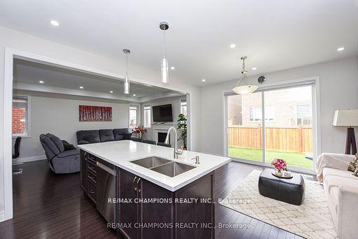 Photo 15 of 565 Kennedy Circle W, Milton, Cobban — HOMEH