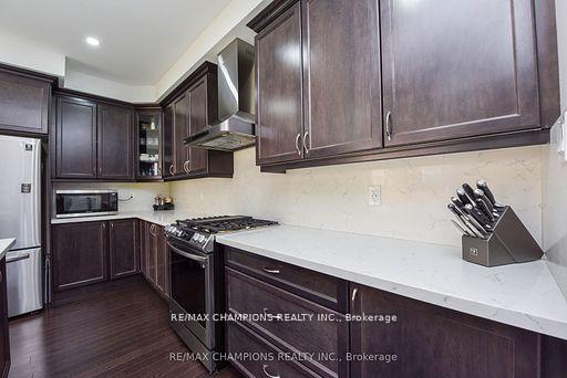 Photo 16 of 565 Kennedy Circle W, Milton, Cobban — HOMEH