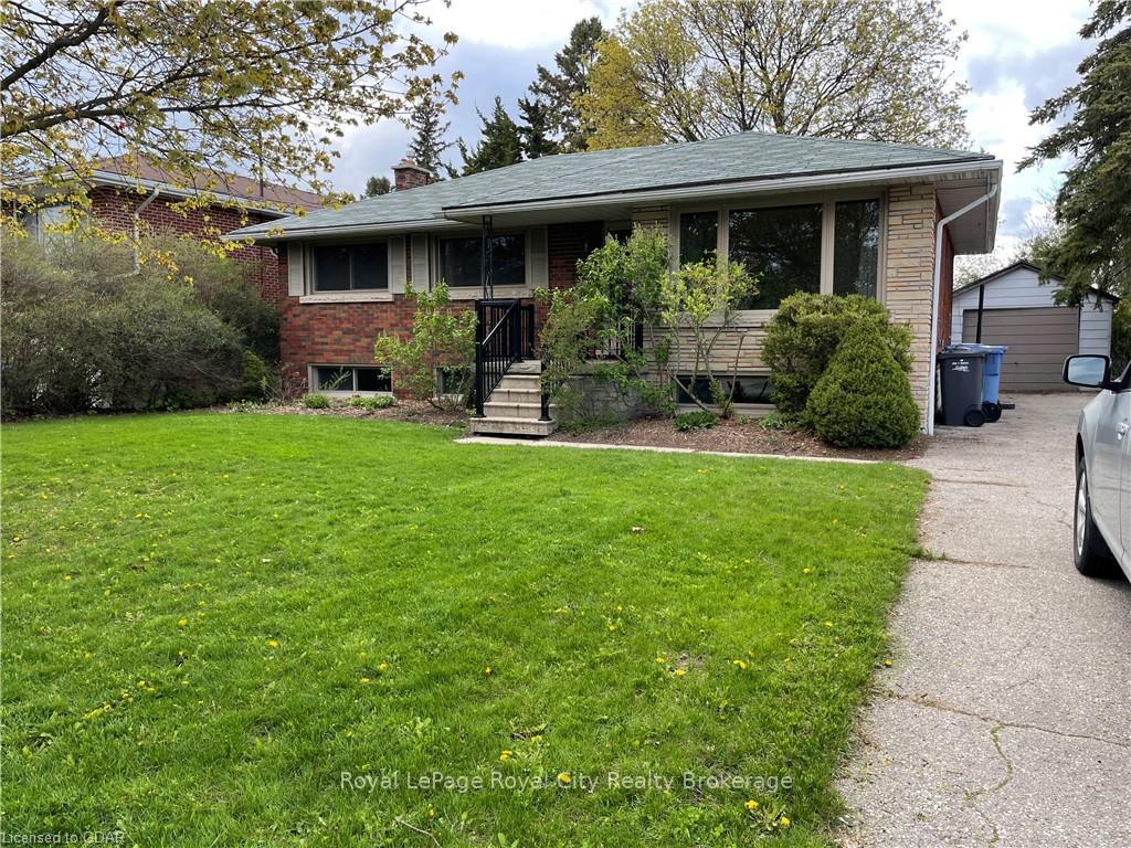 Front of 9 Oriole Crescent