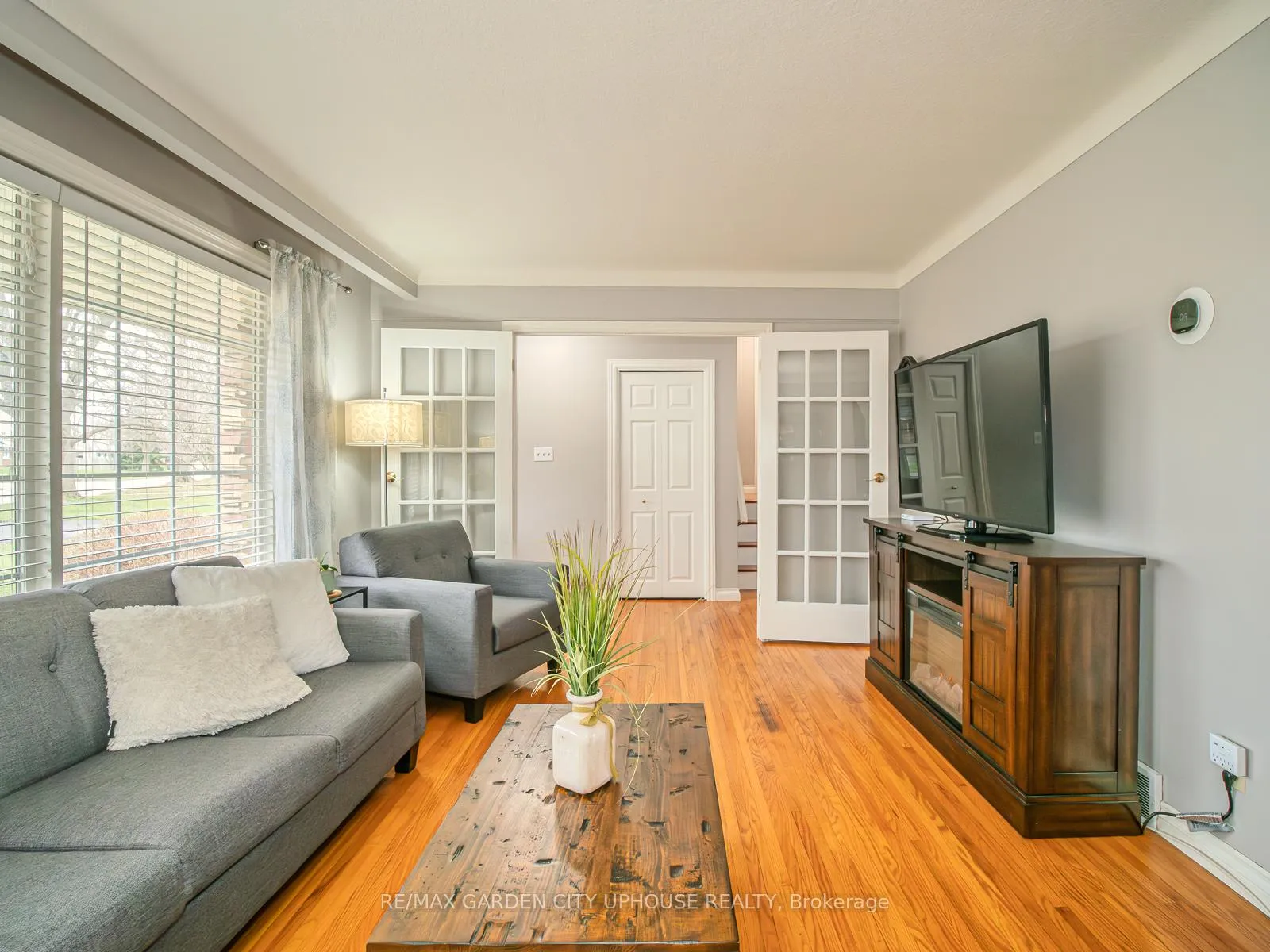 Photo 3 of 46 Strathcona Drive, St. Catharines, Vine/Linwell — HOMEH