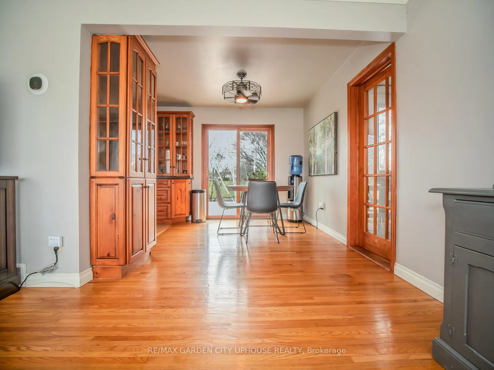 Photo 6 of 46 Strathcona Drive, St. Catharines, Vine/Linwell — HOMEH