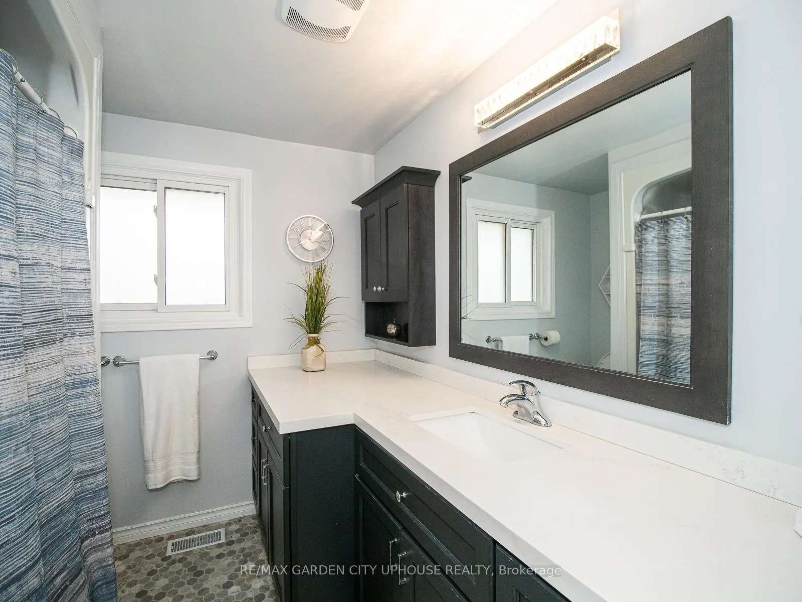 Photo 14 of 46 Strathcona Drive, St. Catharines, Vine/Linwell — HOMEH