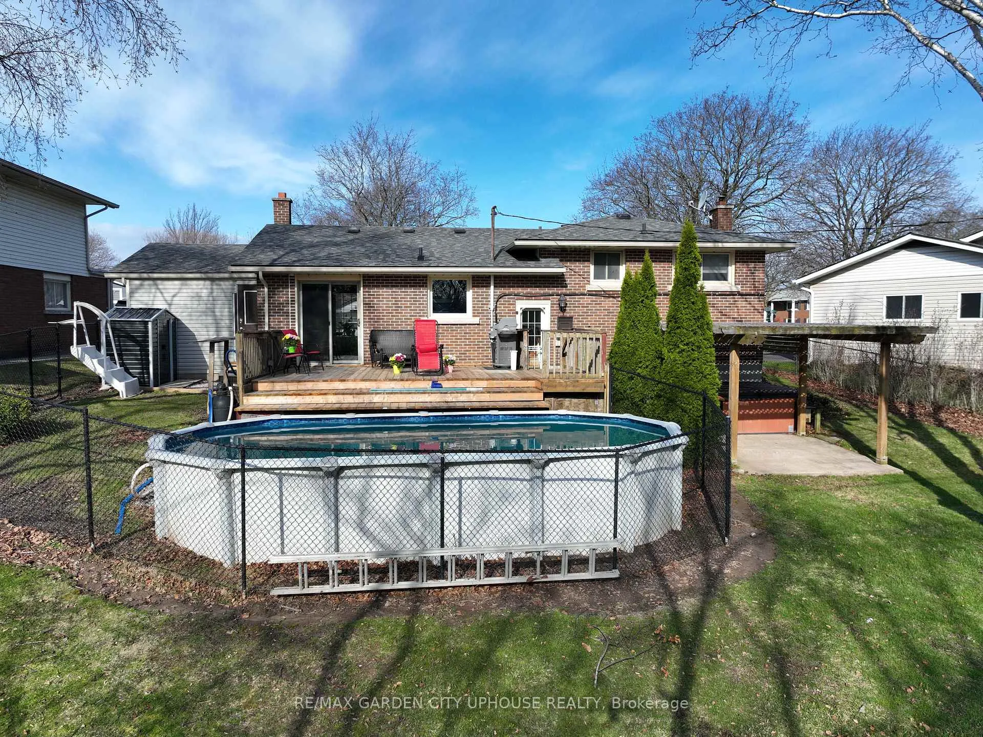 Photo 22 of 46 Strathcona Drive, St. Catharines, Vine/Linwell — HOMEH