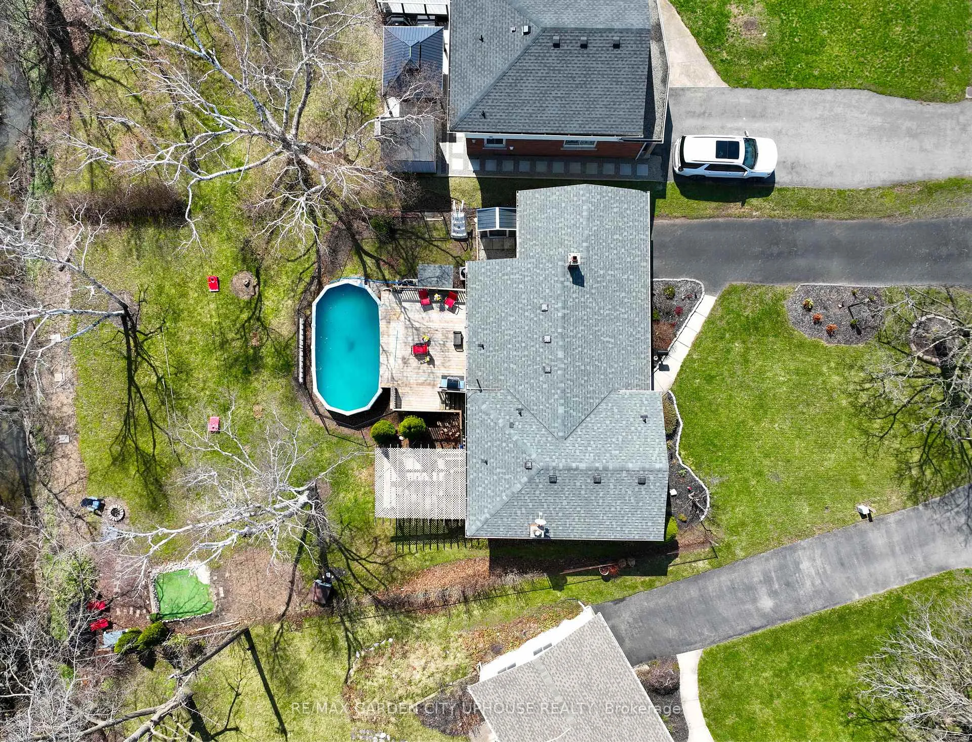 Photo 26 of 46 Strathcona Drive, St. Catharines, Vine/Linwell — HOMEH