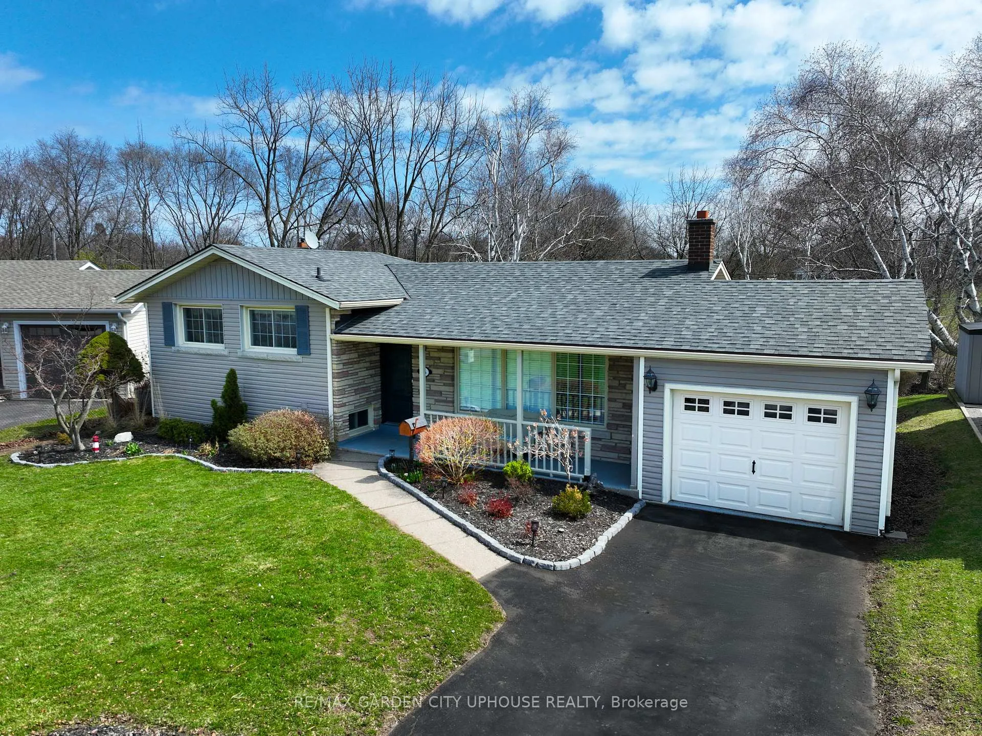 Photo 27 of 46 Strathcona Drive, St. Catharines, Vine/Linwell — HOMEH