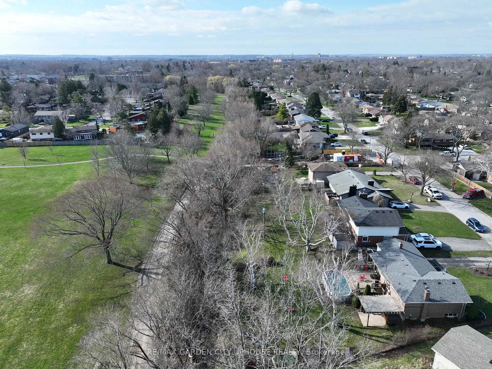 Photo 28 of 46 Strathcona Drive, St. Catharines, Vine/Linwell — HOMEH