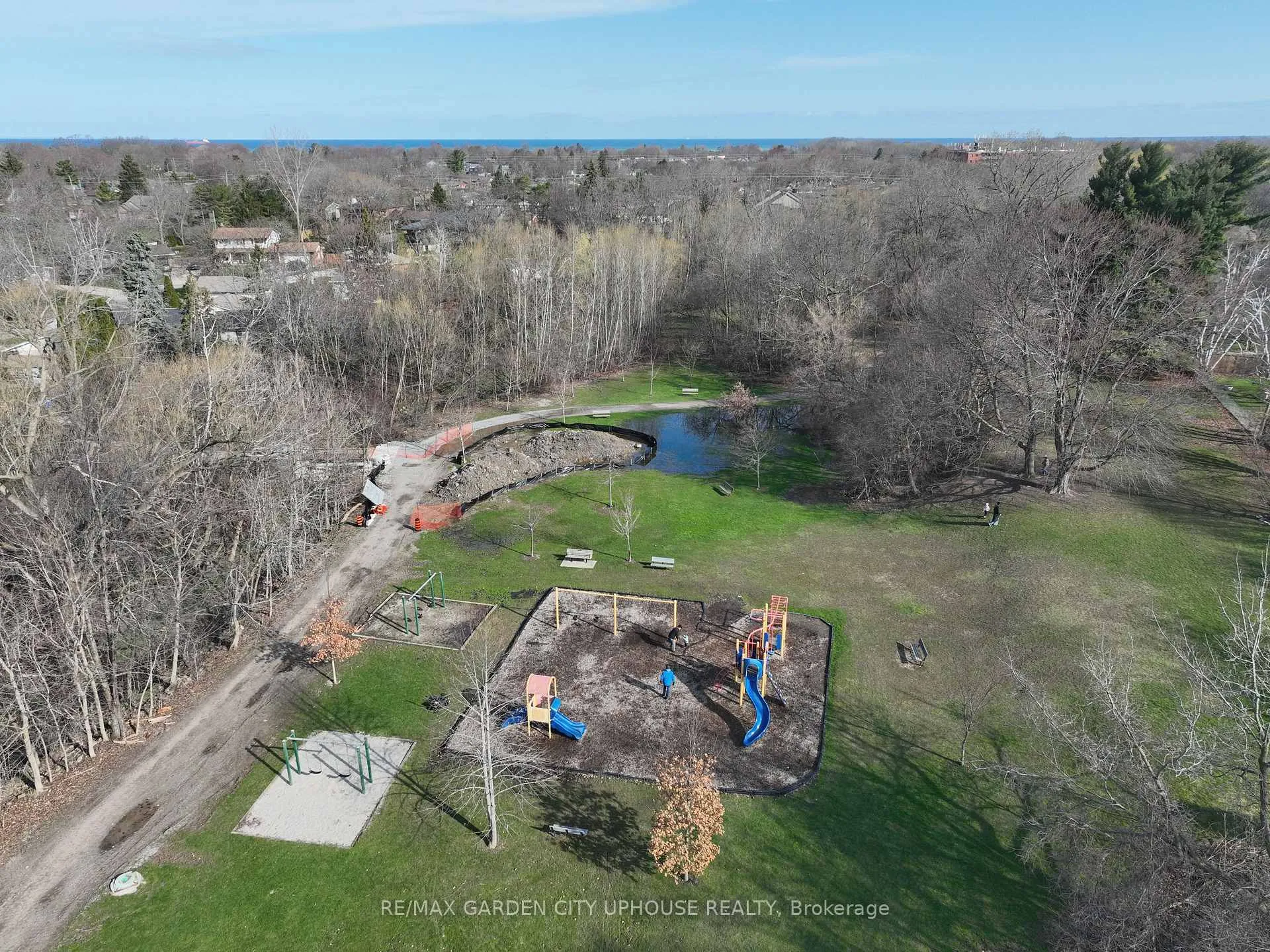 Photo 29 of 46 Strathcona Drive, St. Catharines, Vine/Linwell — HOMEH