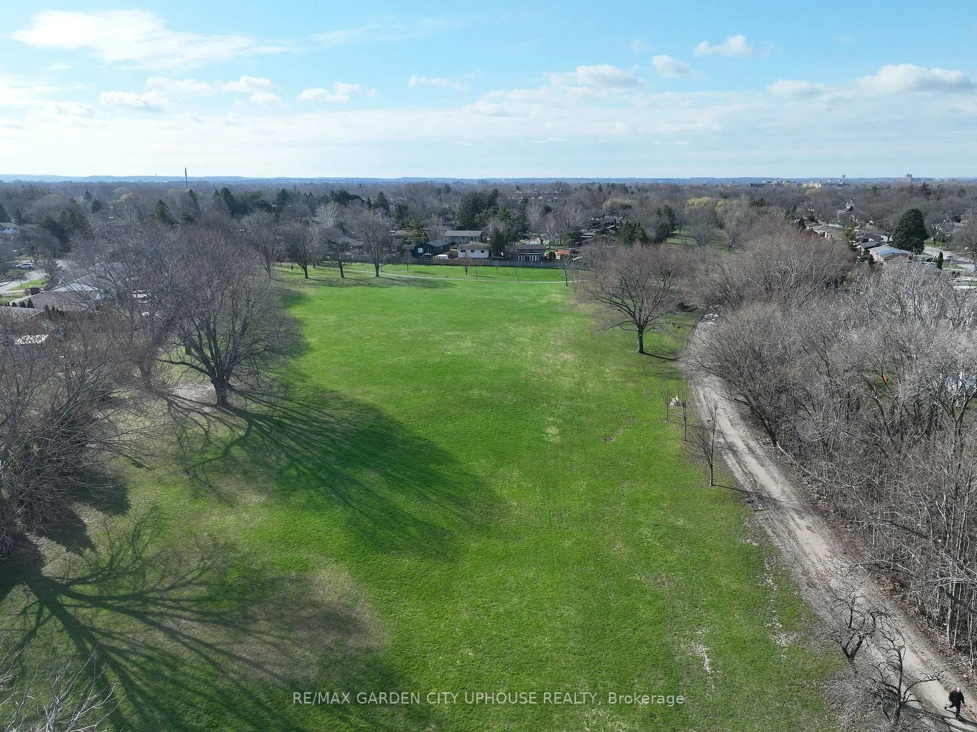Photo 30 of 46 Strathcona Drive, St. Catharines, Vine/Linwell — HOMEH
