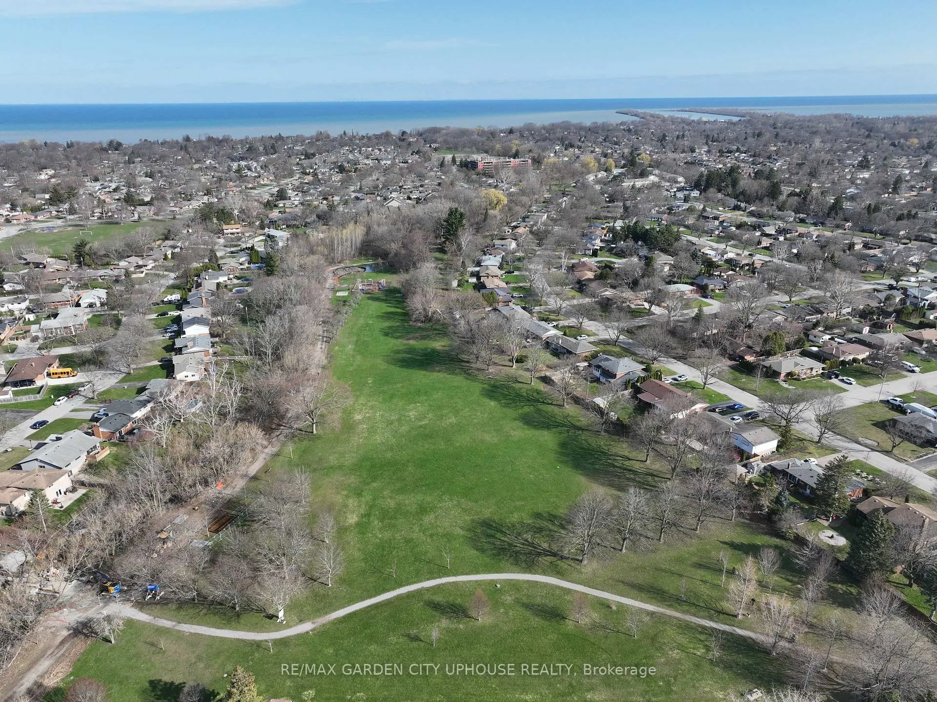 Photo 31 of 46 Strathcona Drive, St. Catharines, Vine/Linwell — HOMEH