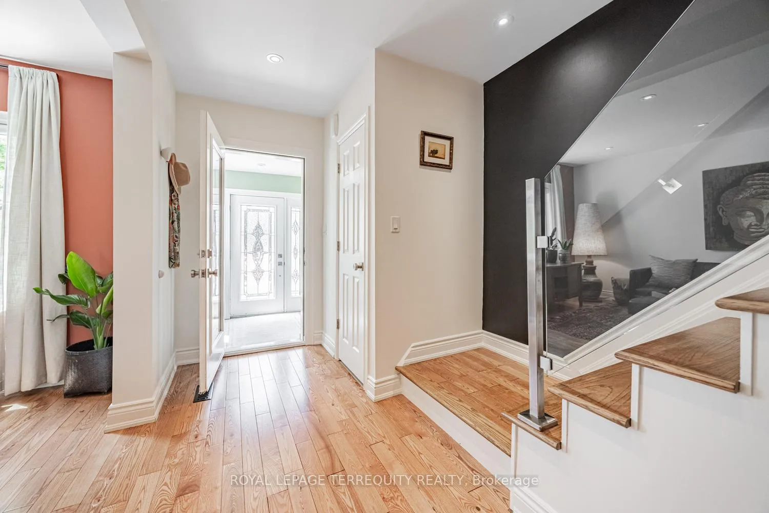 Photo 4 of 87 Eighth Street, Etobicoke, New Toronto — HOMEH