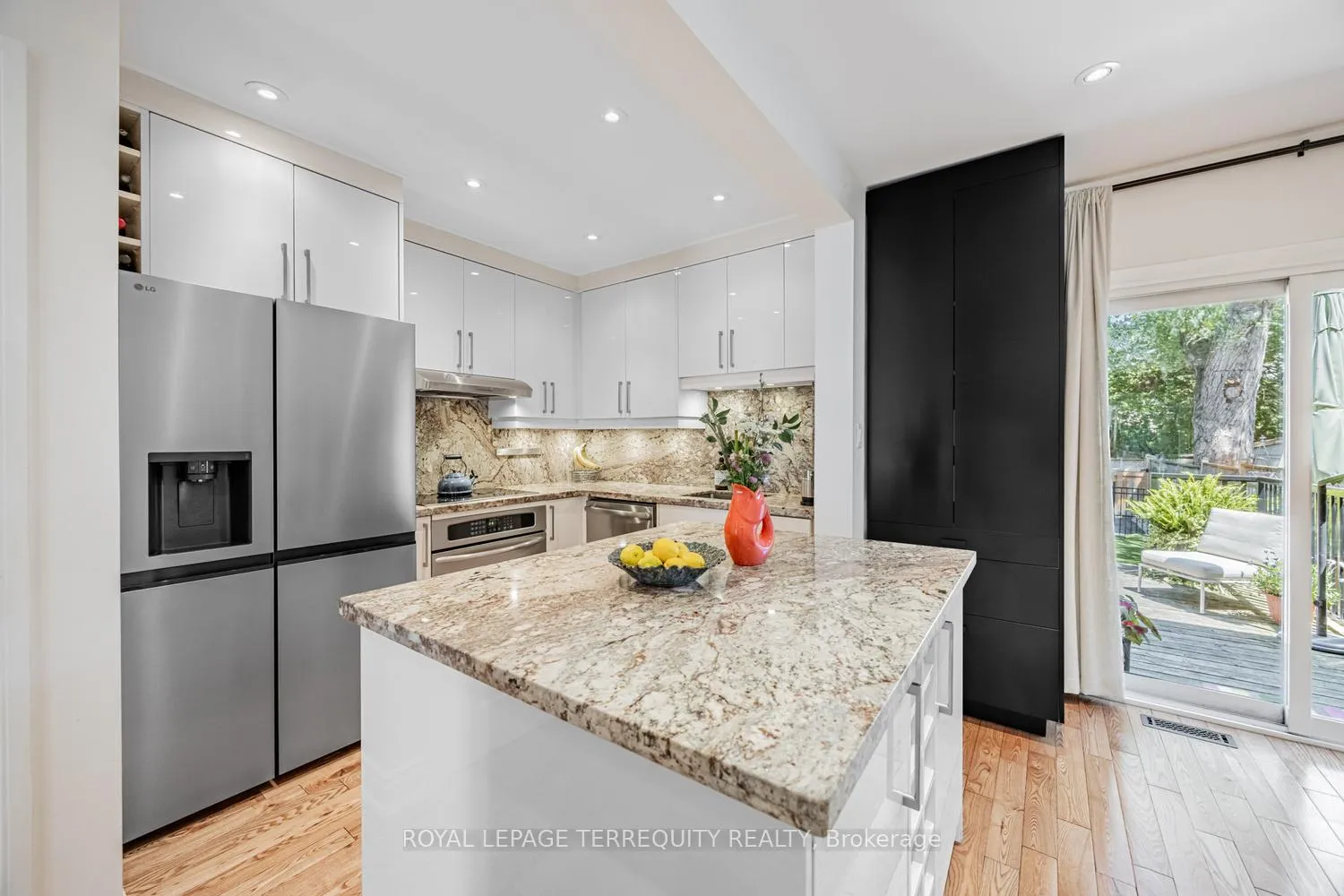 Photo 12 of 87 Eighth Street, Etobicoke, New Toronto — HOMEH