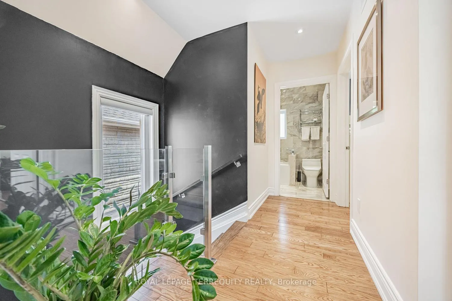 Photo 16 of 87 Eighth Street, Etobicoke, New Toronto — HOMEH