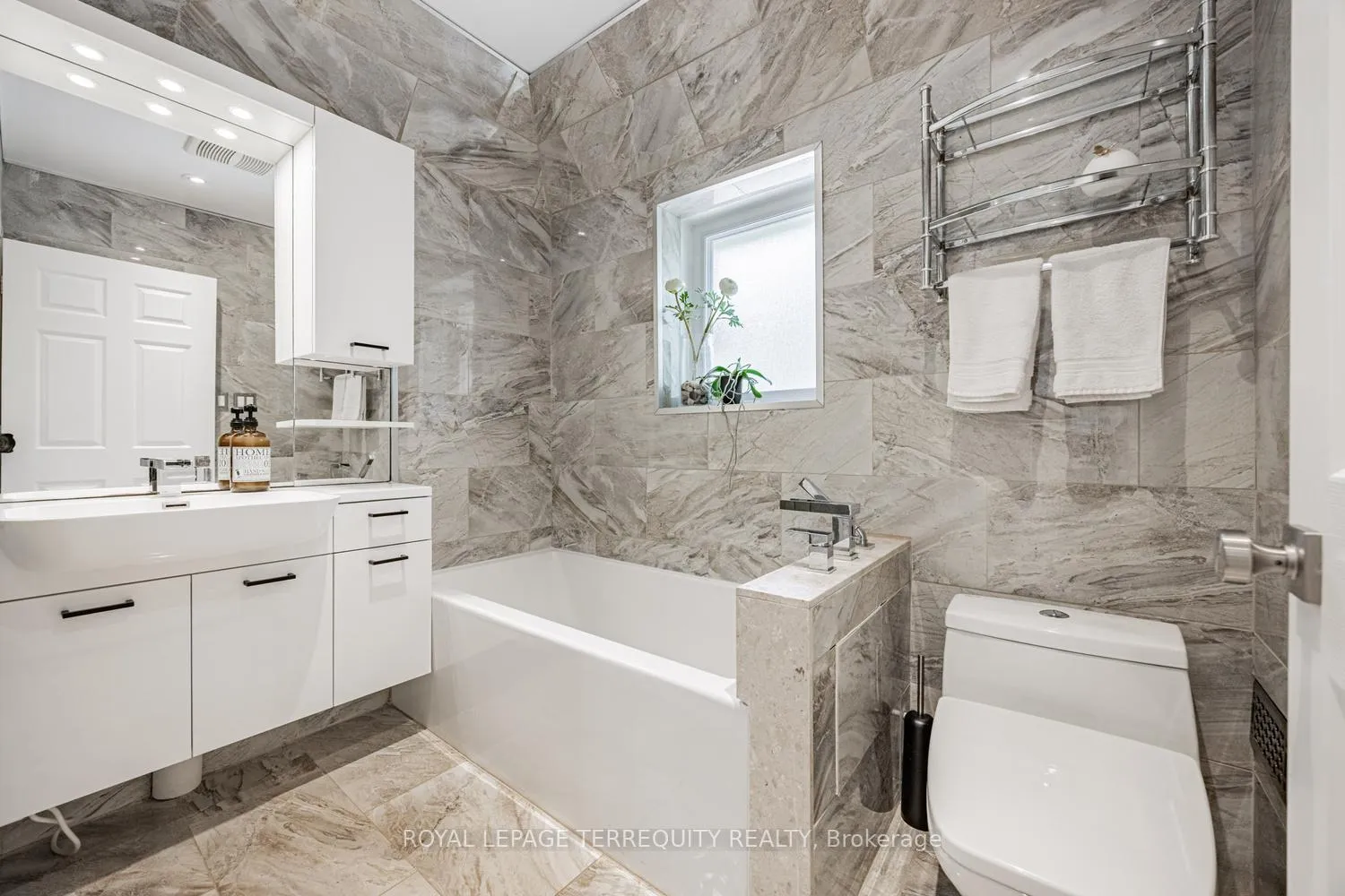 Photo 22 of 87 Eighth Street, Etobicoke, New Toronto — HOMEH