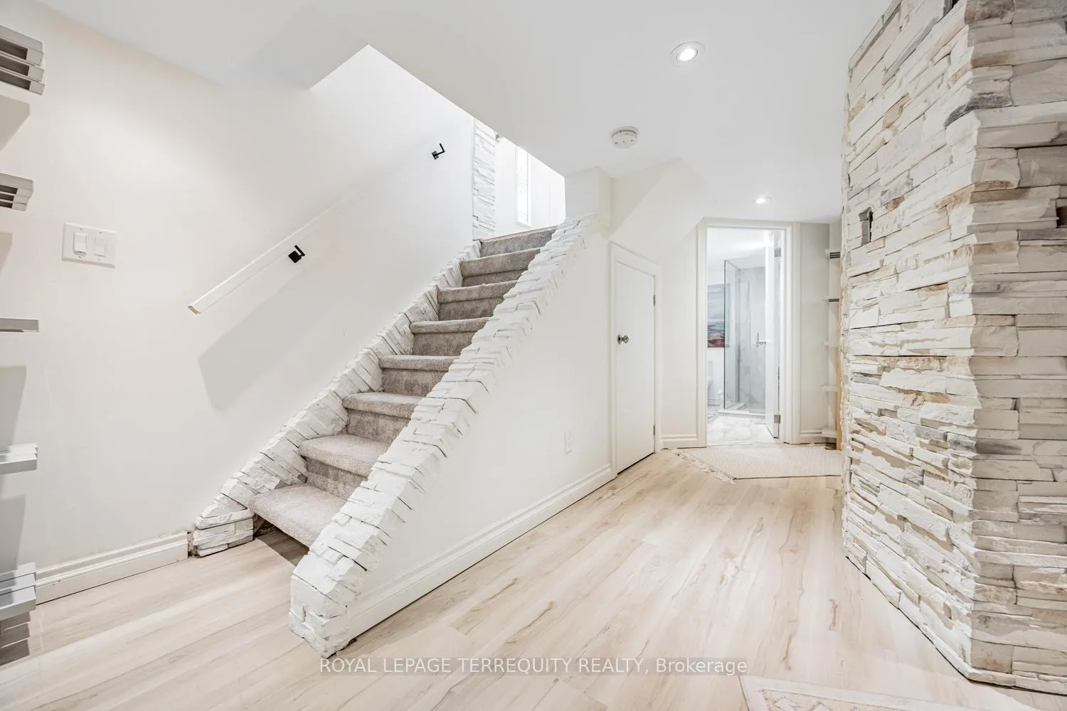 Photo 24 of 87 Eighth Street, Etobicoke, New Toronto — HOMEH