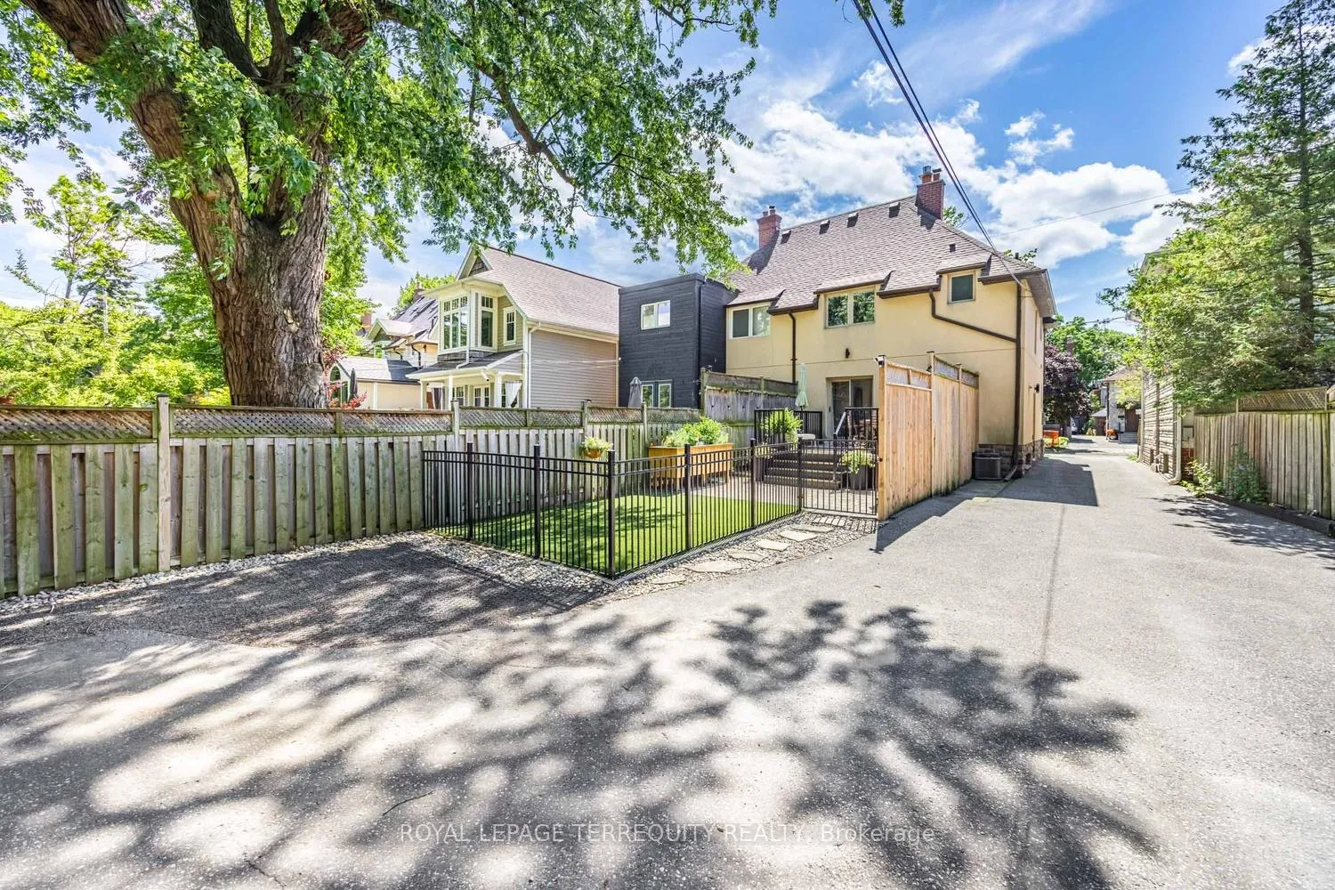 Photo 33 of 87 Eighth Street, Etobicoke, New Toronto — HOMEH