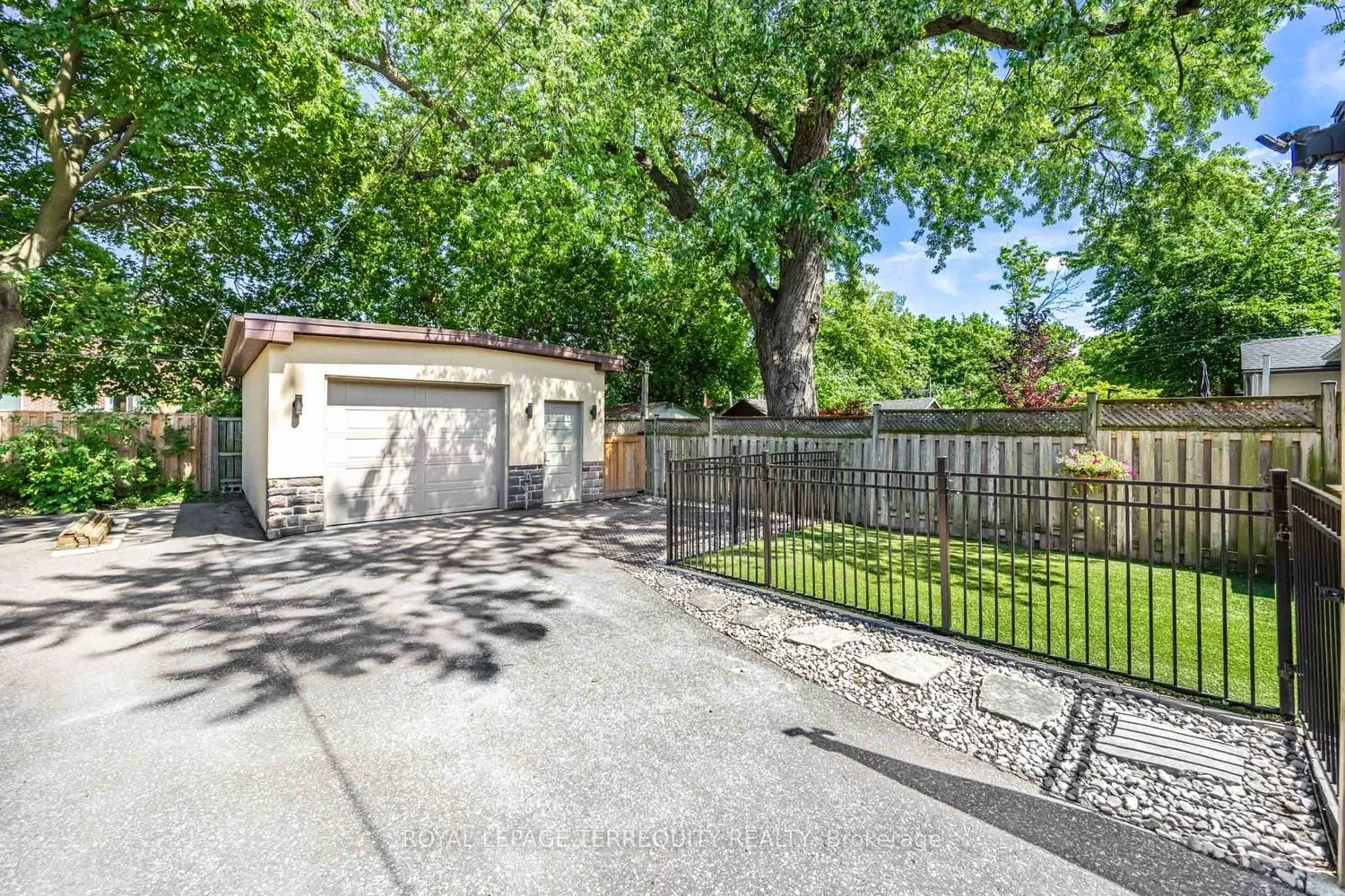Photo 34 of 87 Eighth Street, Etobicoke, New Toronto — HOMEH